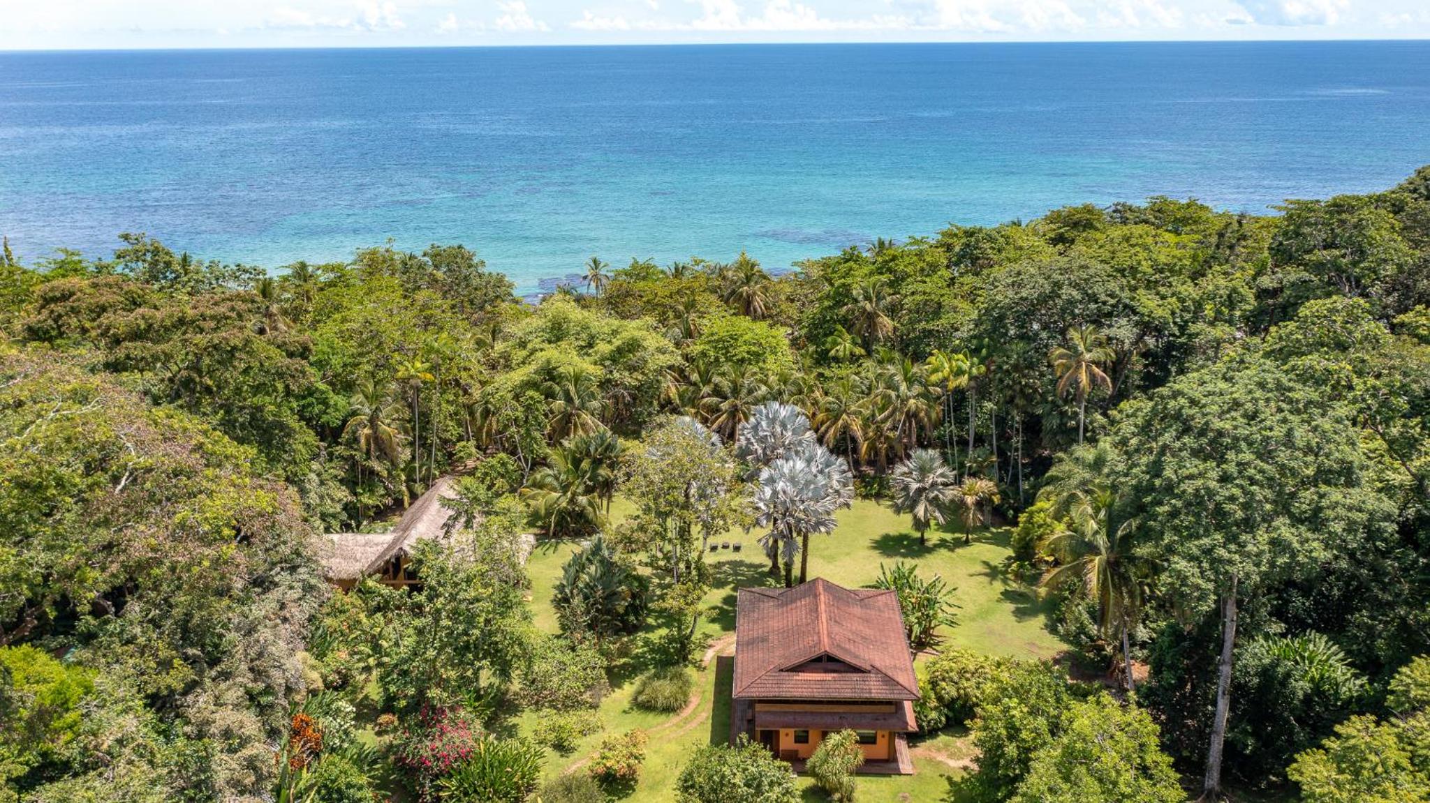 Miagoa Beachfront Villa Perfect for Families