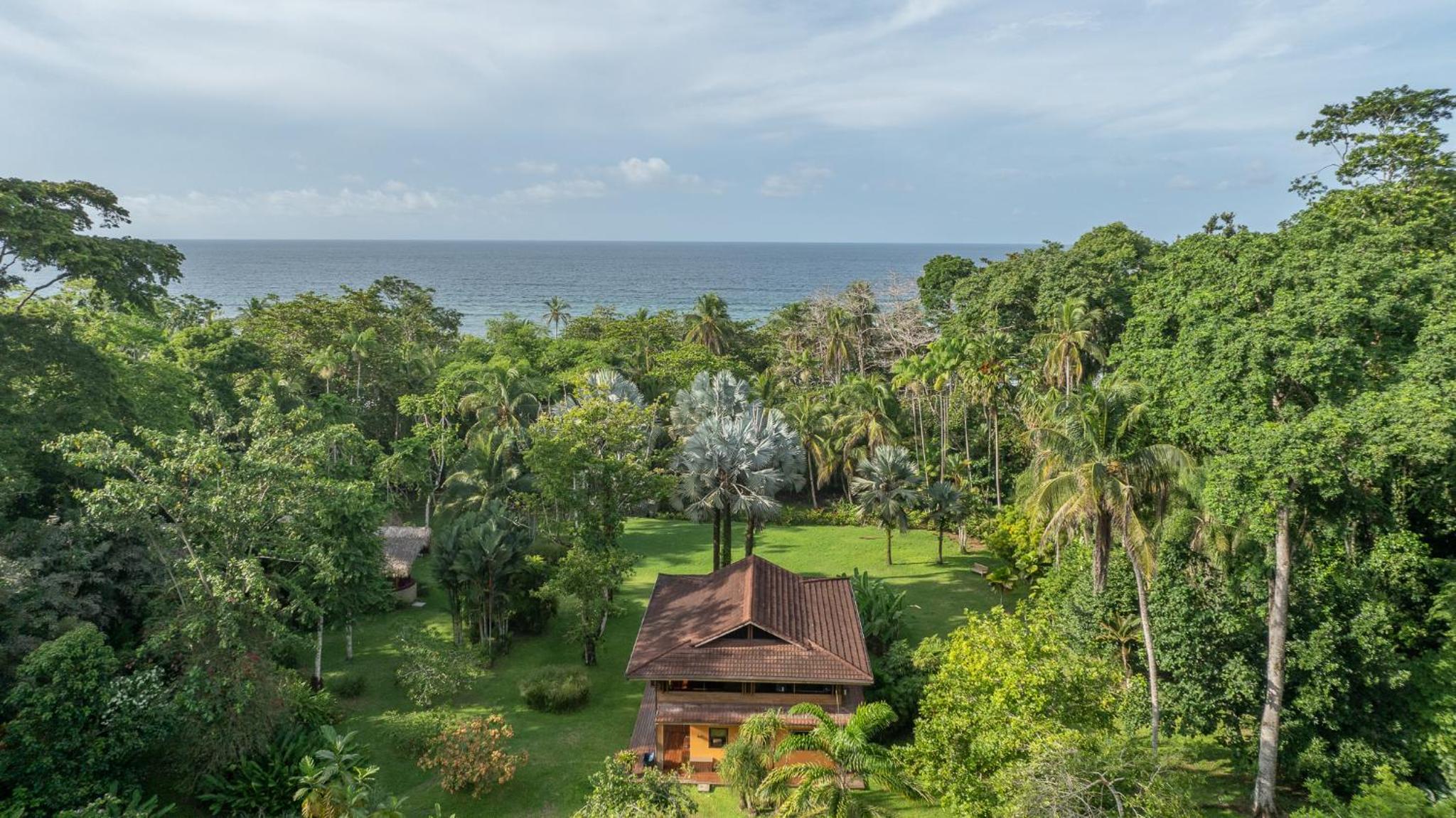 Miagoa Beachfront Villa Perfect for Families