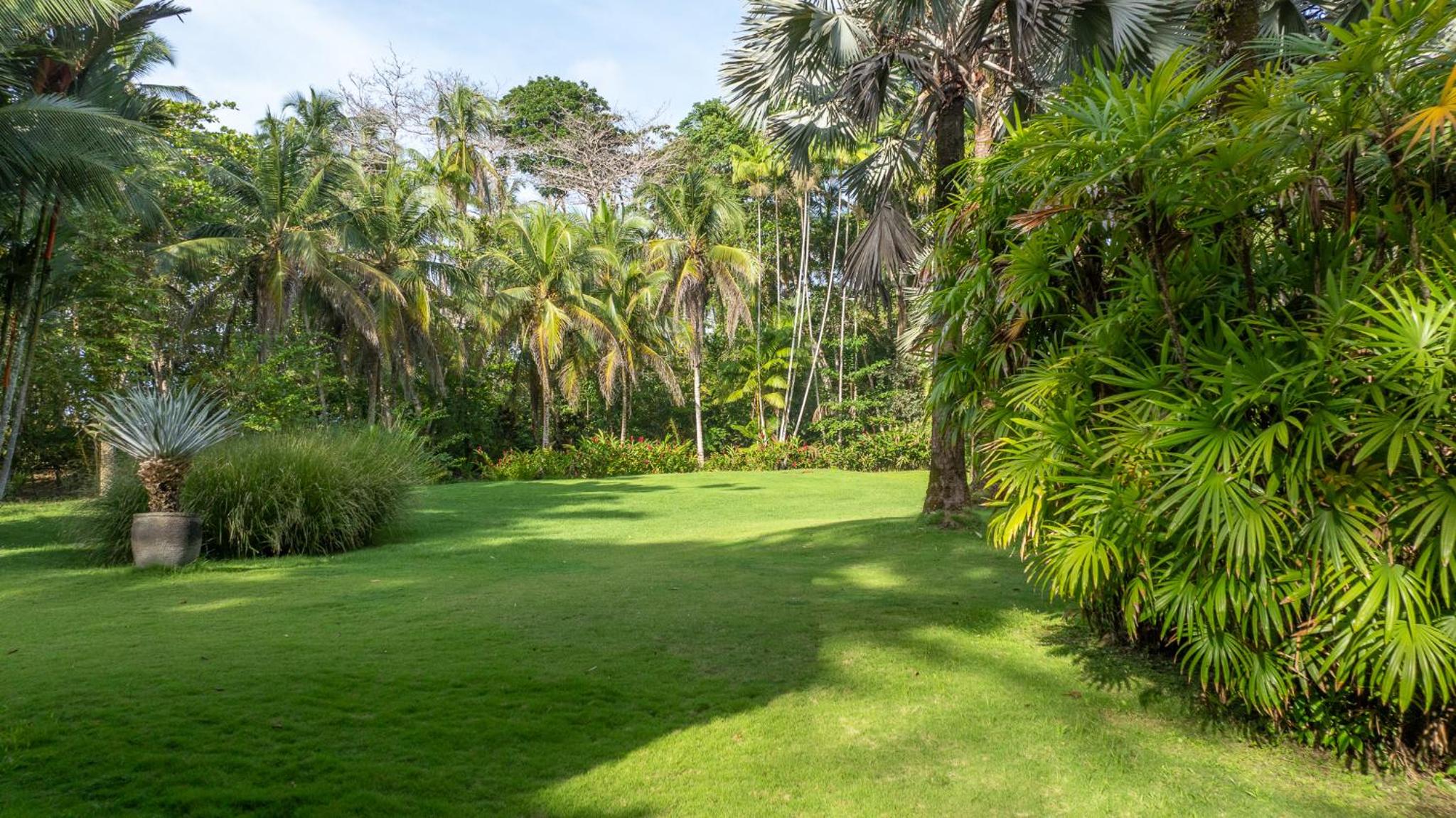 Miagoa Beachfront Villa Perfect for Families