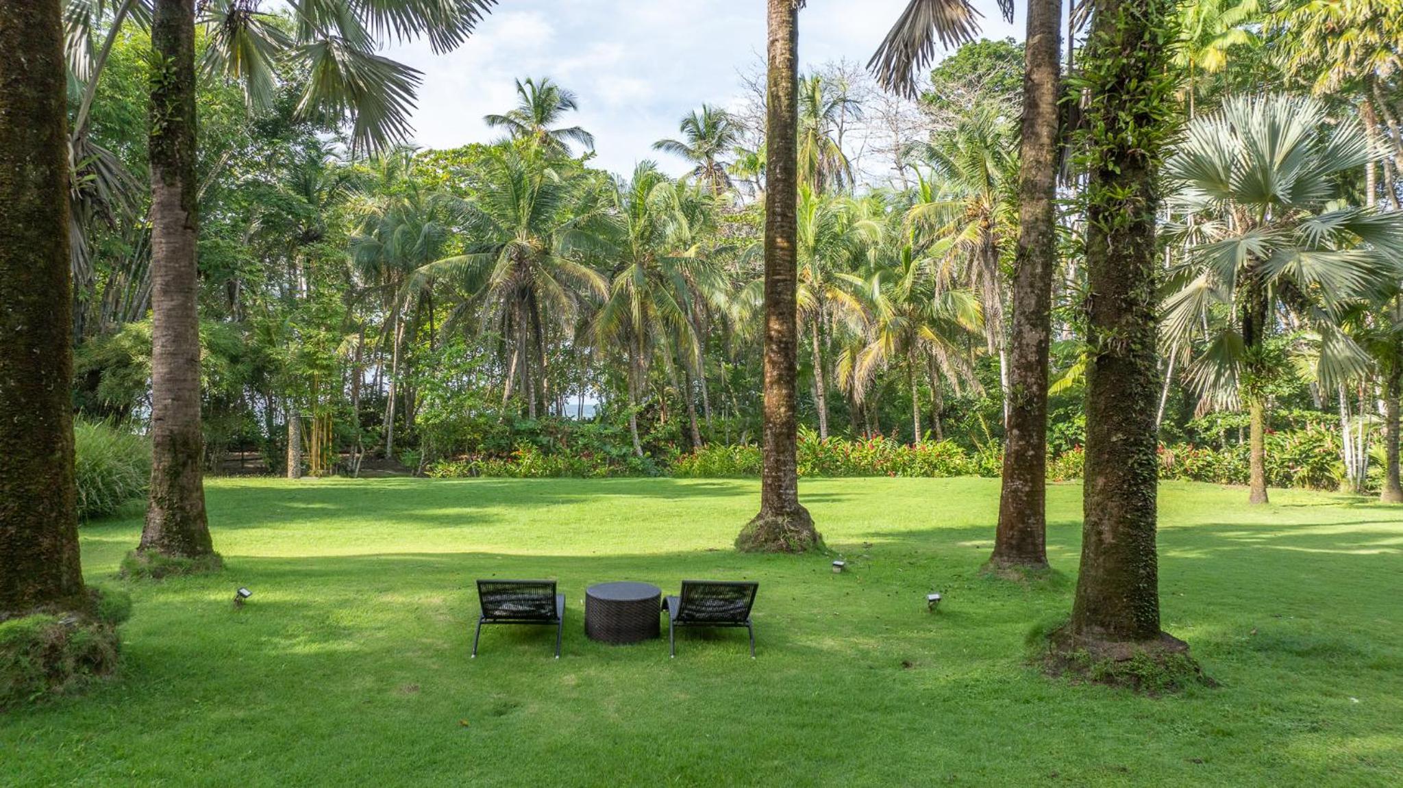 Miagoa Beachfront Villa Perfect for Families