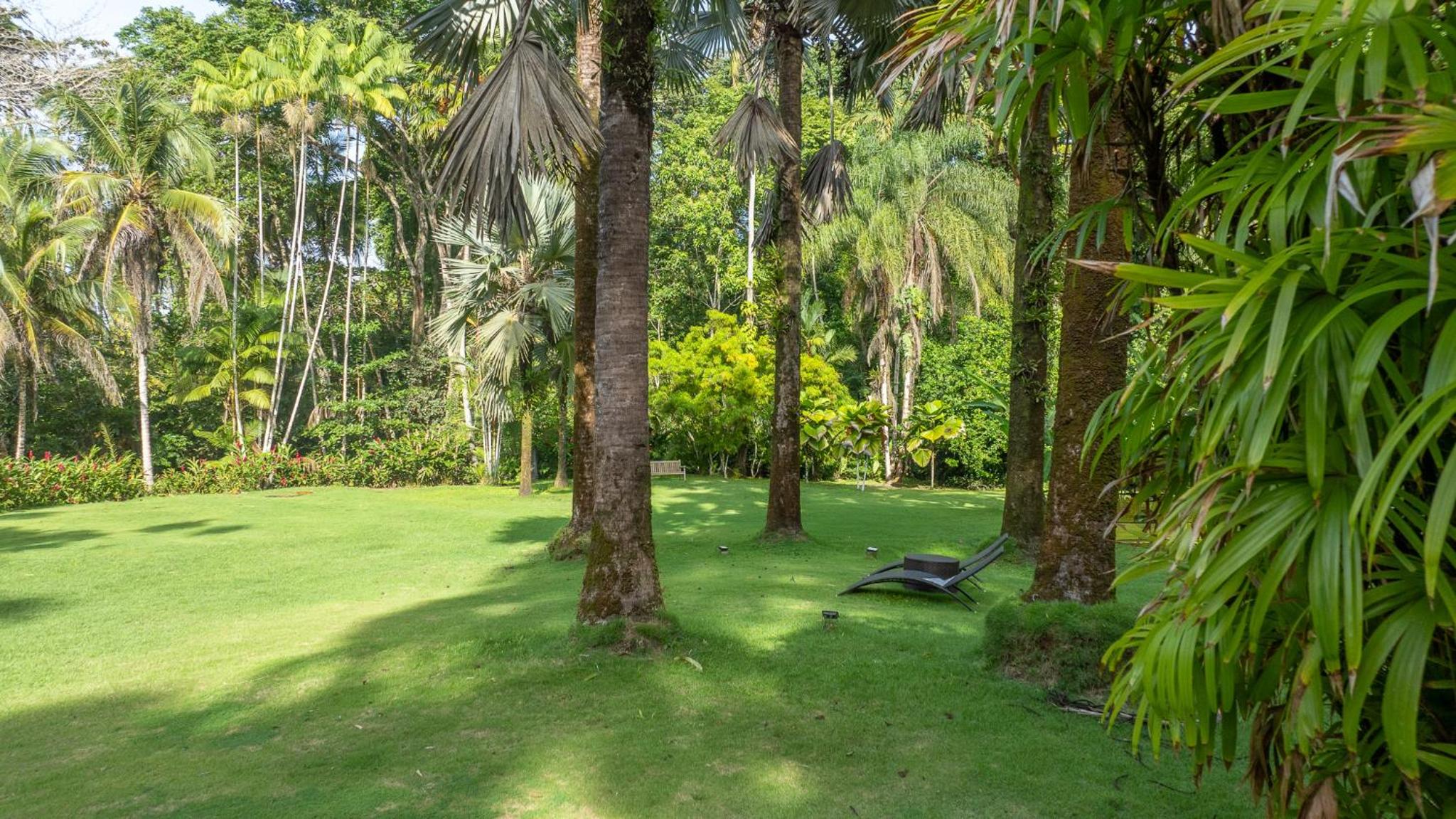 Miagoa Beachfront Villa Perfect for Families