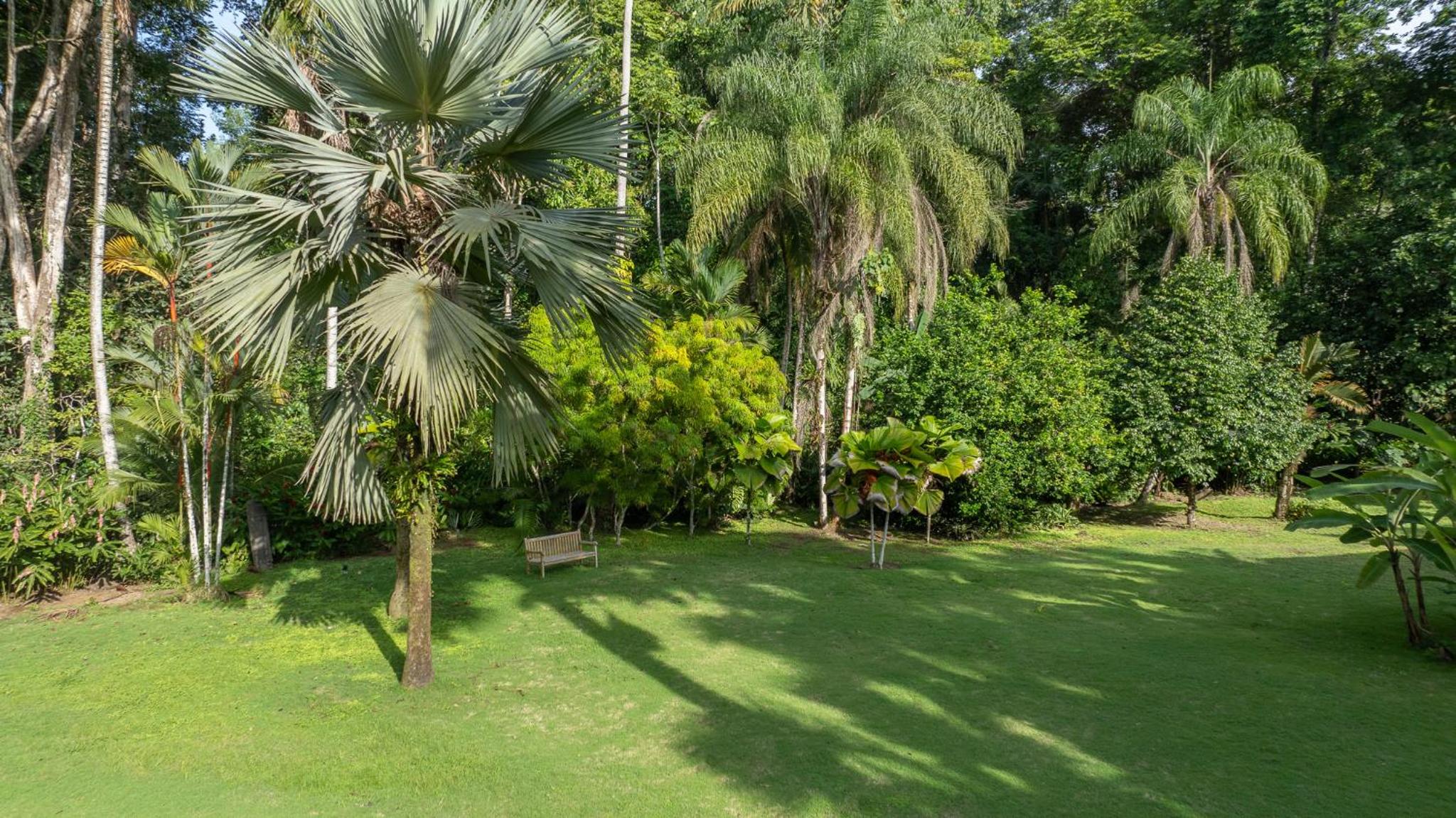 Miagoa Beachfront Villa Perfect for Families
