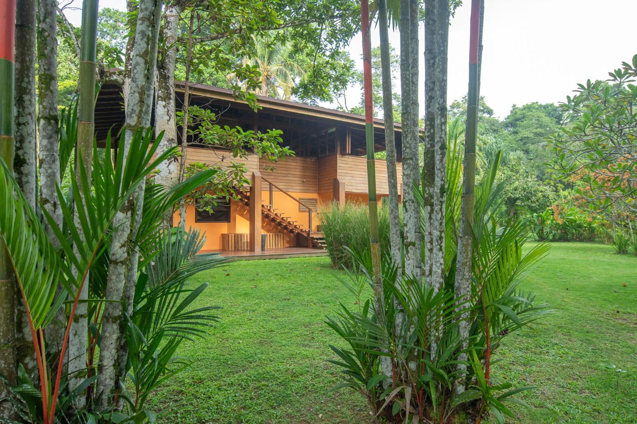 Miagoa Beachfront Villa Perfect for Families
