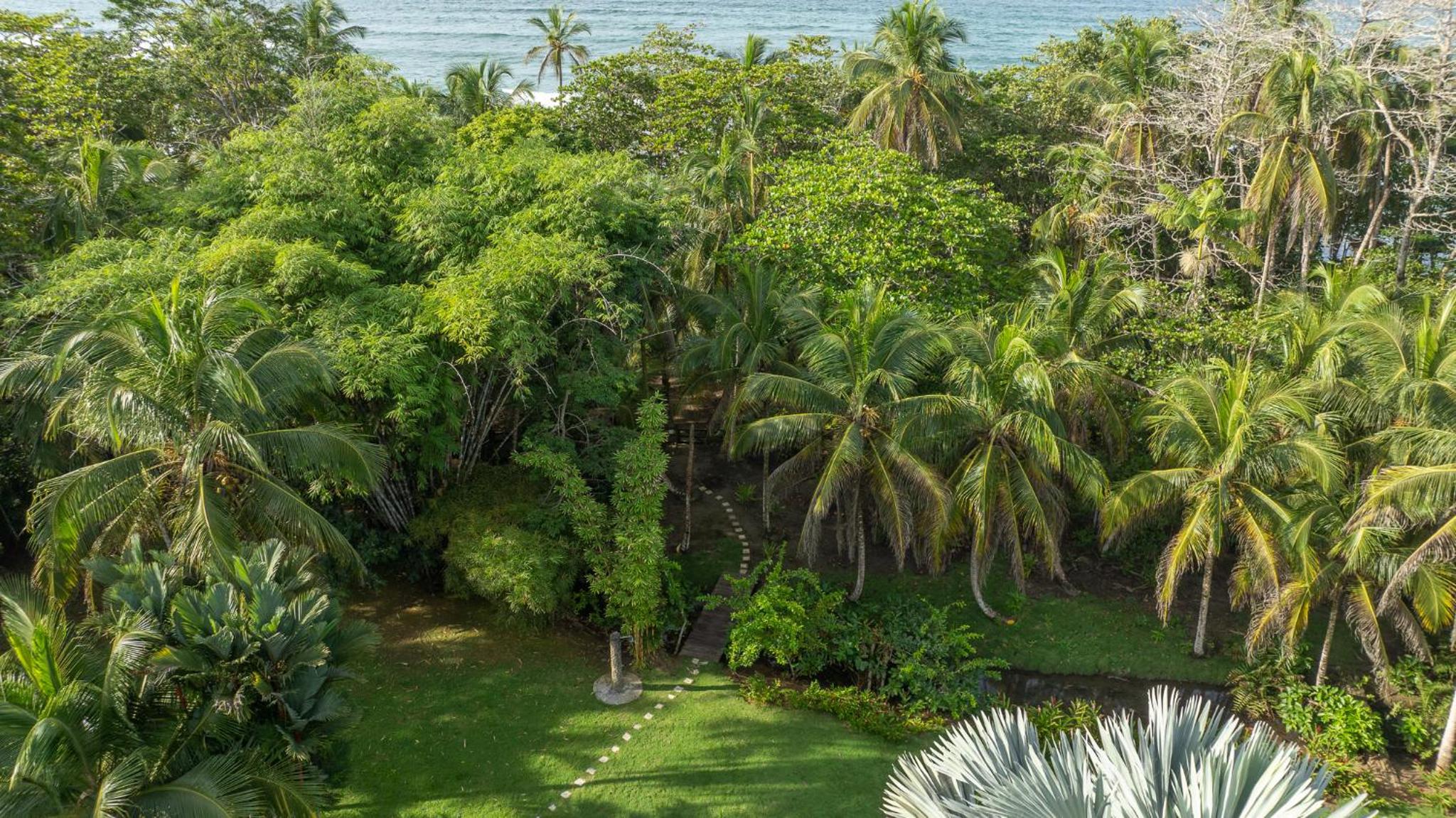Miagoa Beachfront Villa Perfect for Families