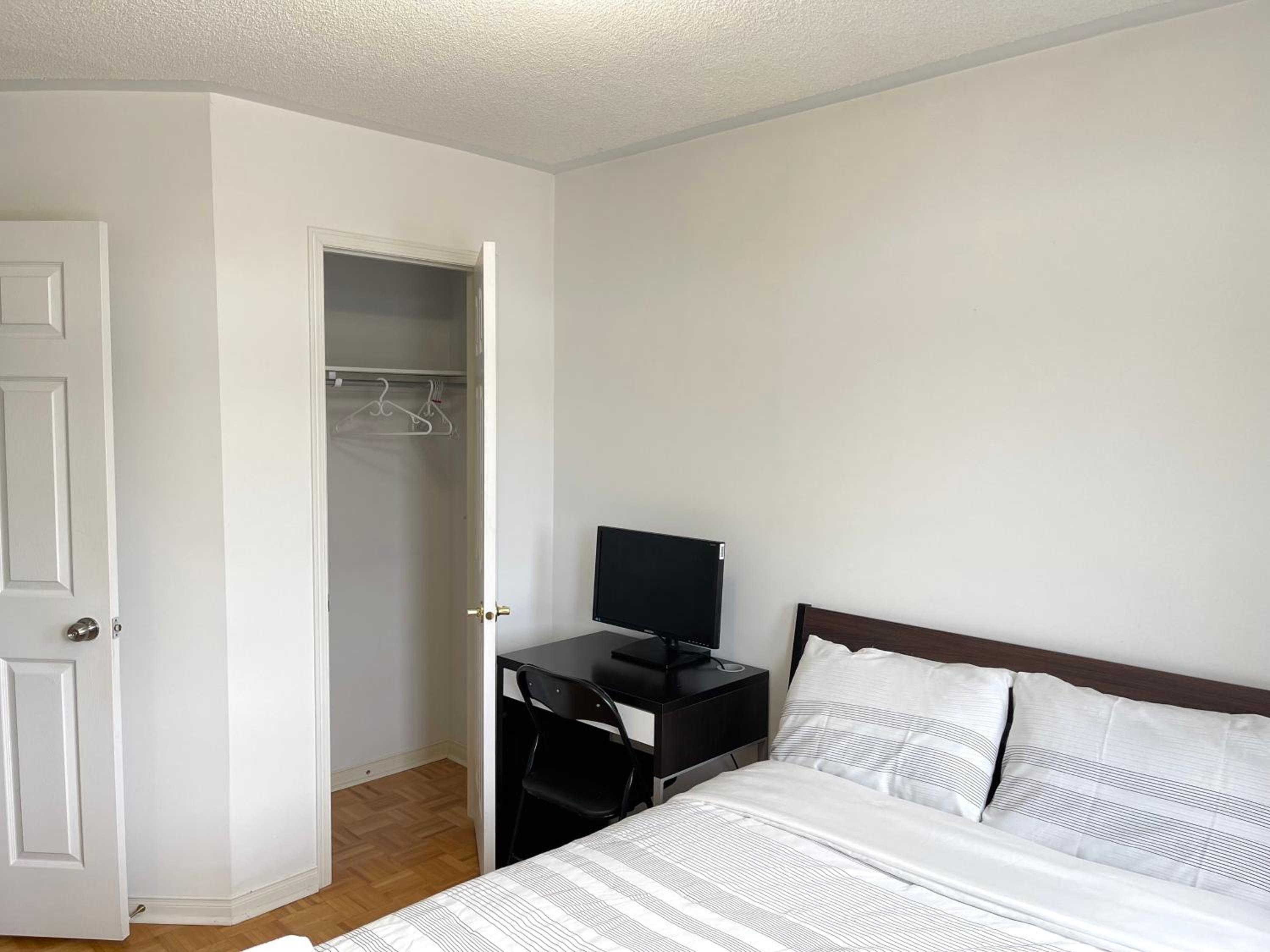 Cozy Private Bedrooms in Vaughan