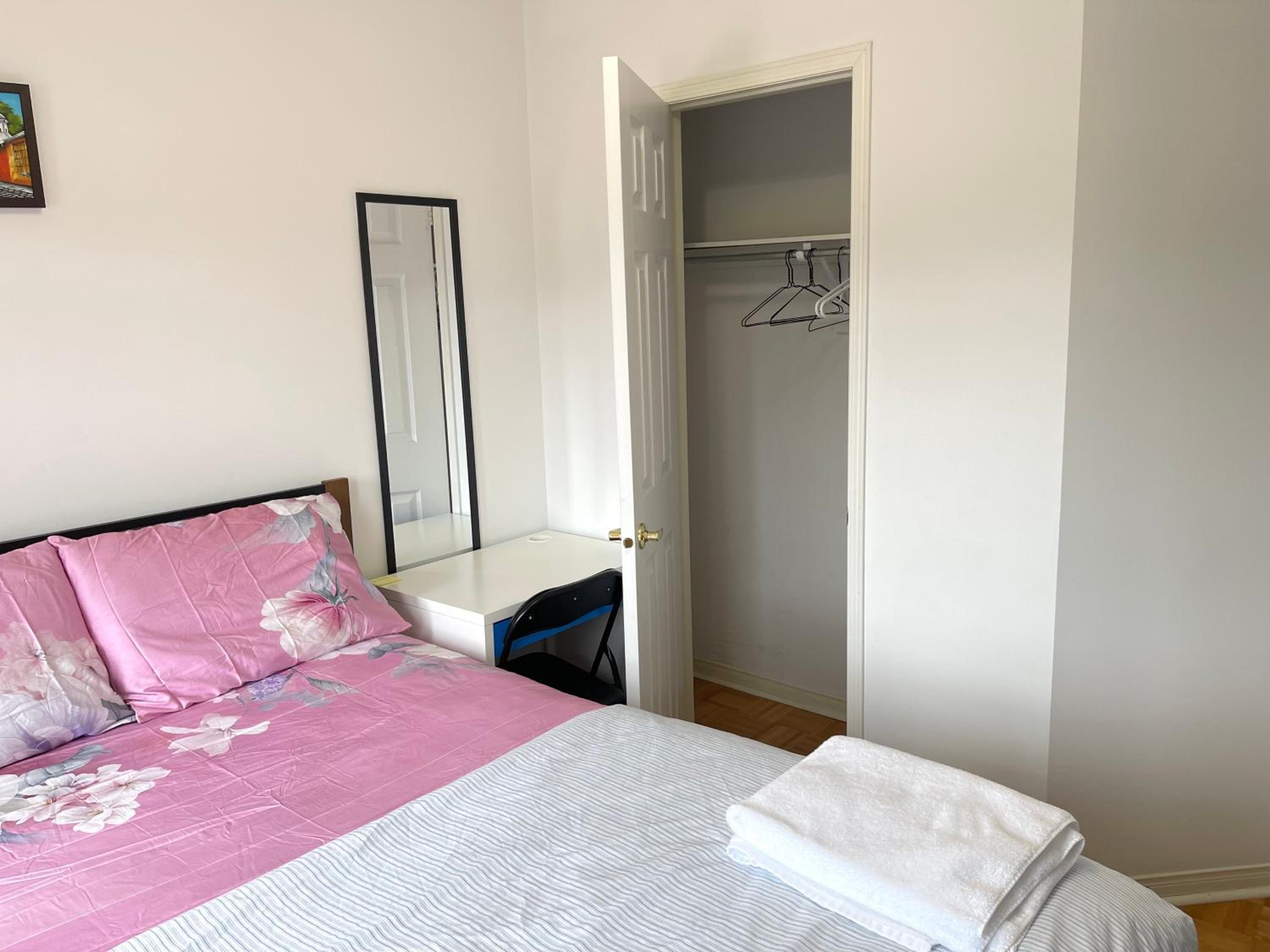Cozy Private Bedrooms in Vaughan