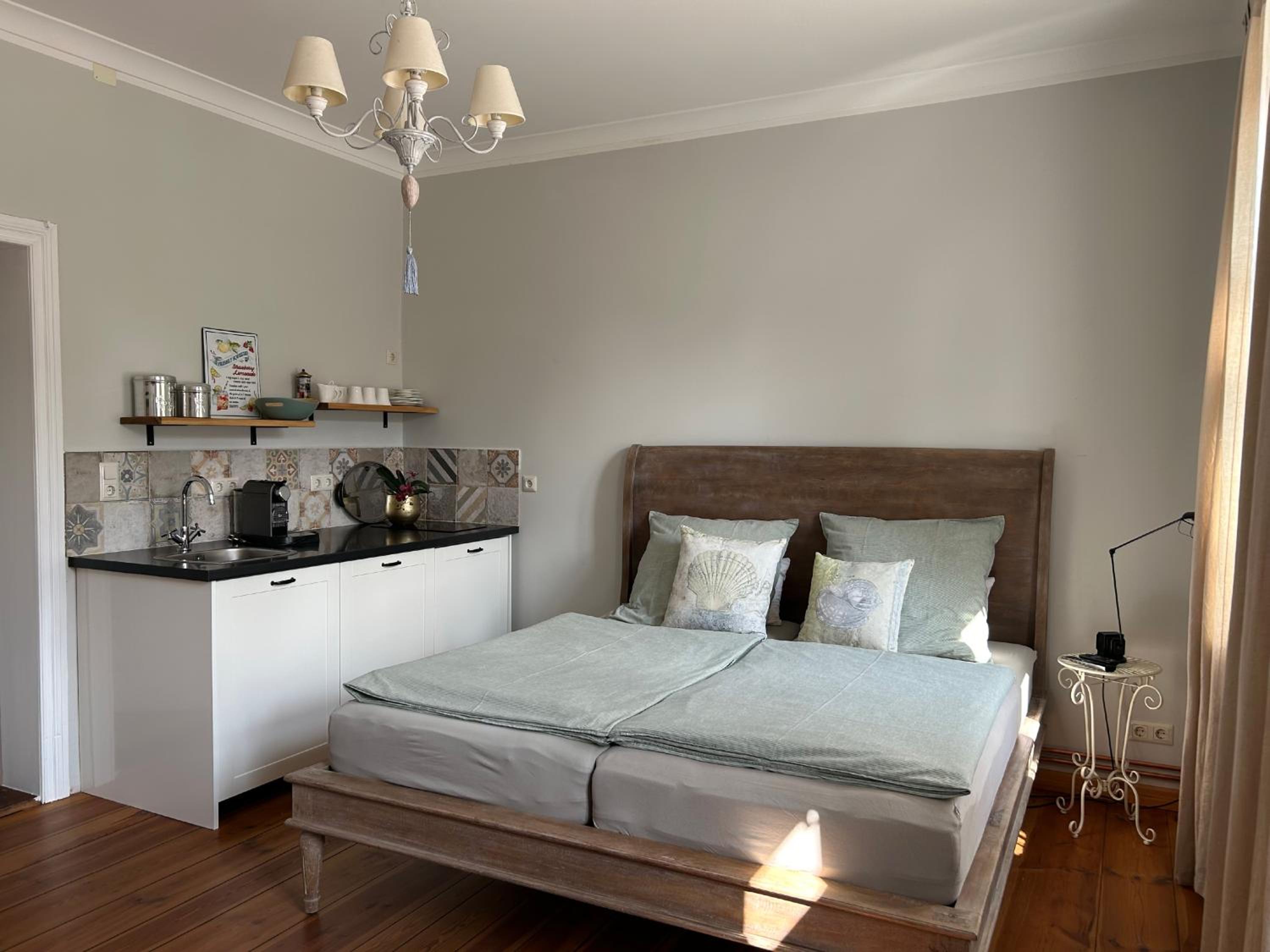 Landhaus hinter`m See Ferienwohnung Zur Schneiderei Kachelofen Schlittenbett Smart-TV