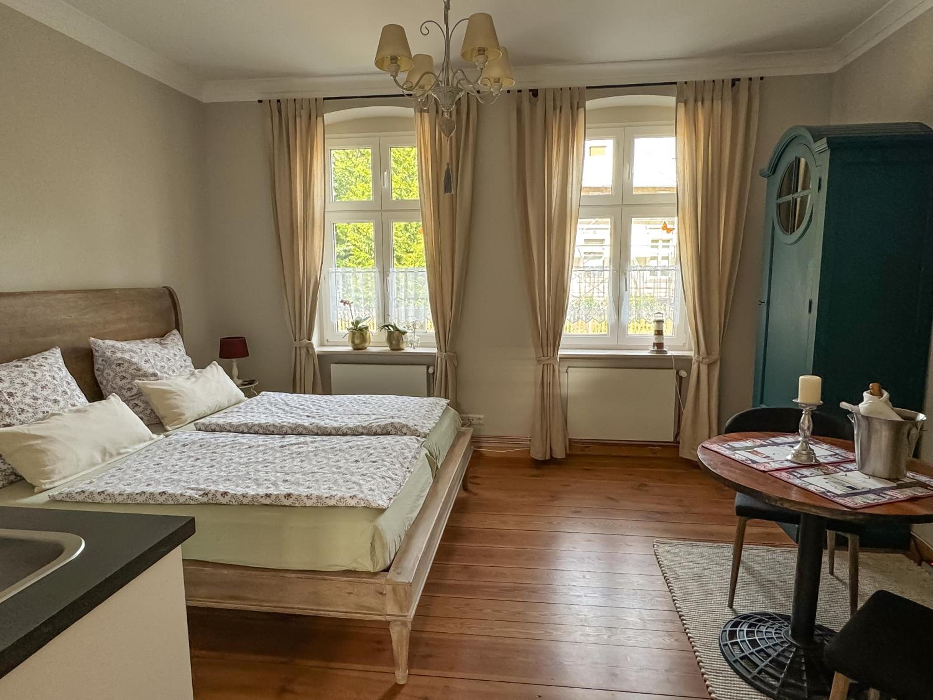 Landhaus hinter`m See Ferienwohnung Zur Schneiderei Kachelofen Schlittenbett Smart-TV