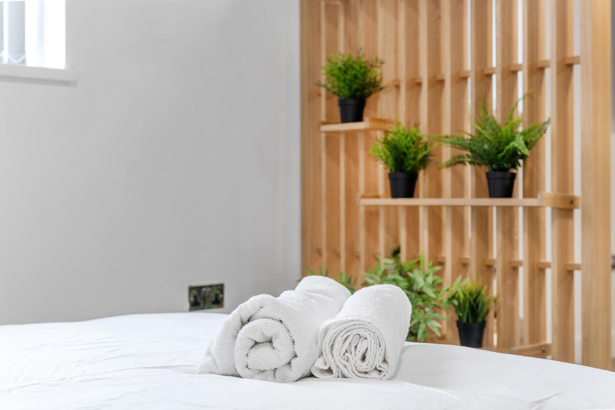 Modern Studio in Central Arnold view 5