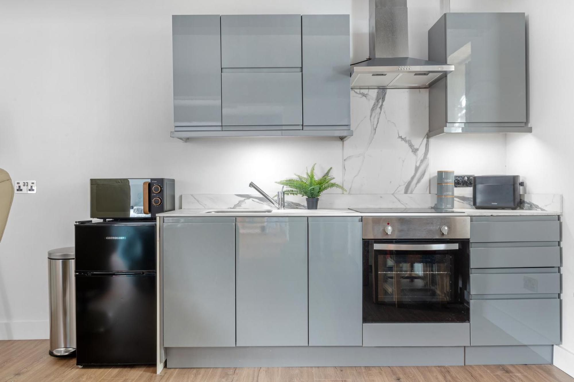Modern Studio in Central Arnold view 3