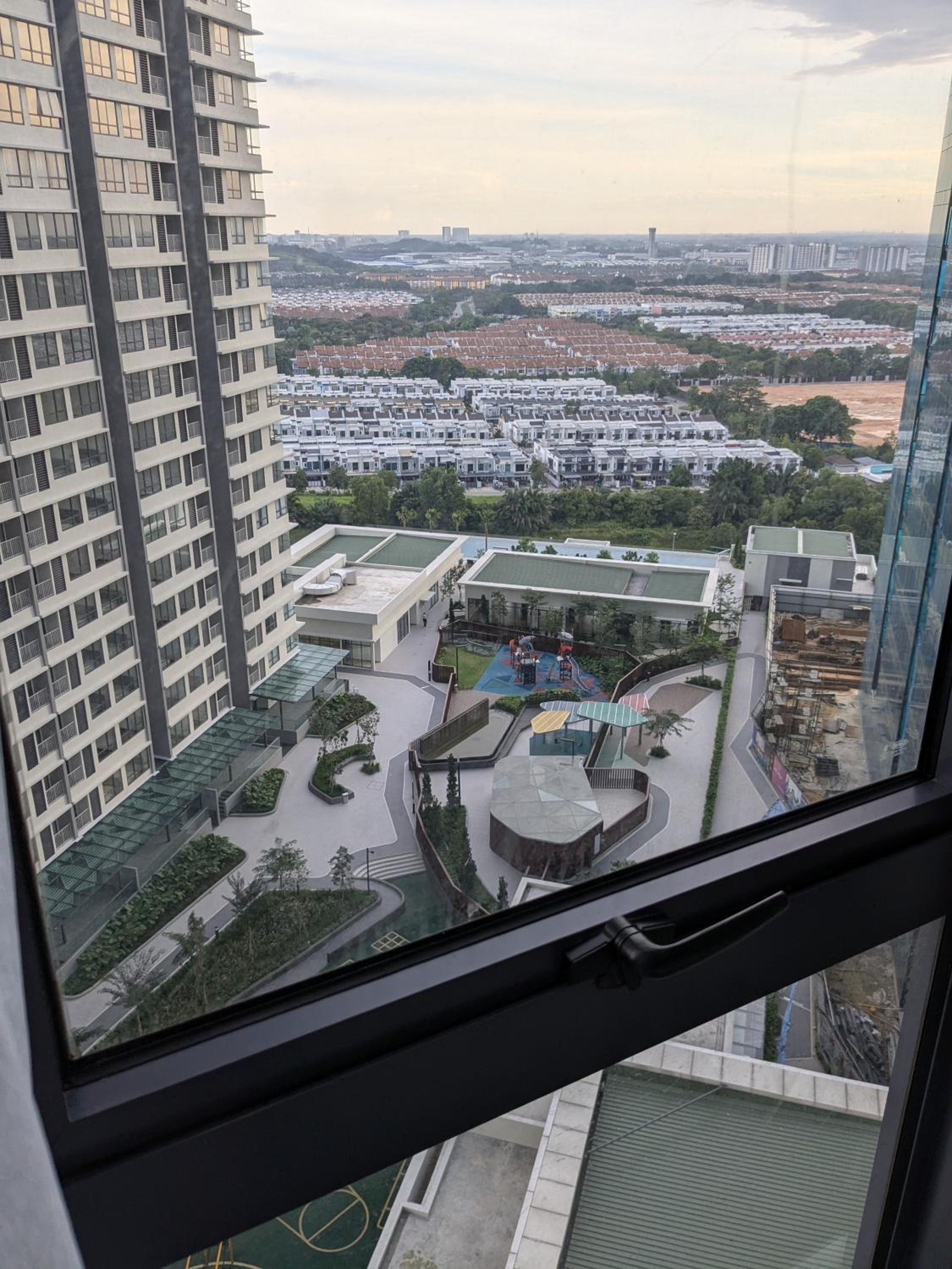 Setia Alam - Sunsuria Forum - Chic Urban Retreat photo 2
