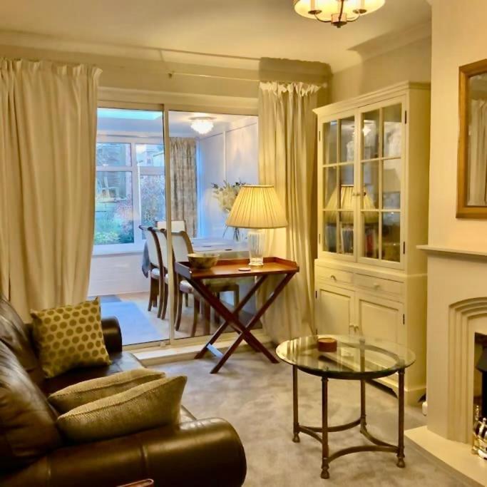 Kendall Cottage, Stratford-Upon-Avon town centre view 3