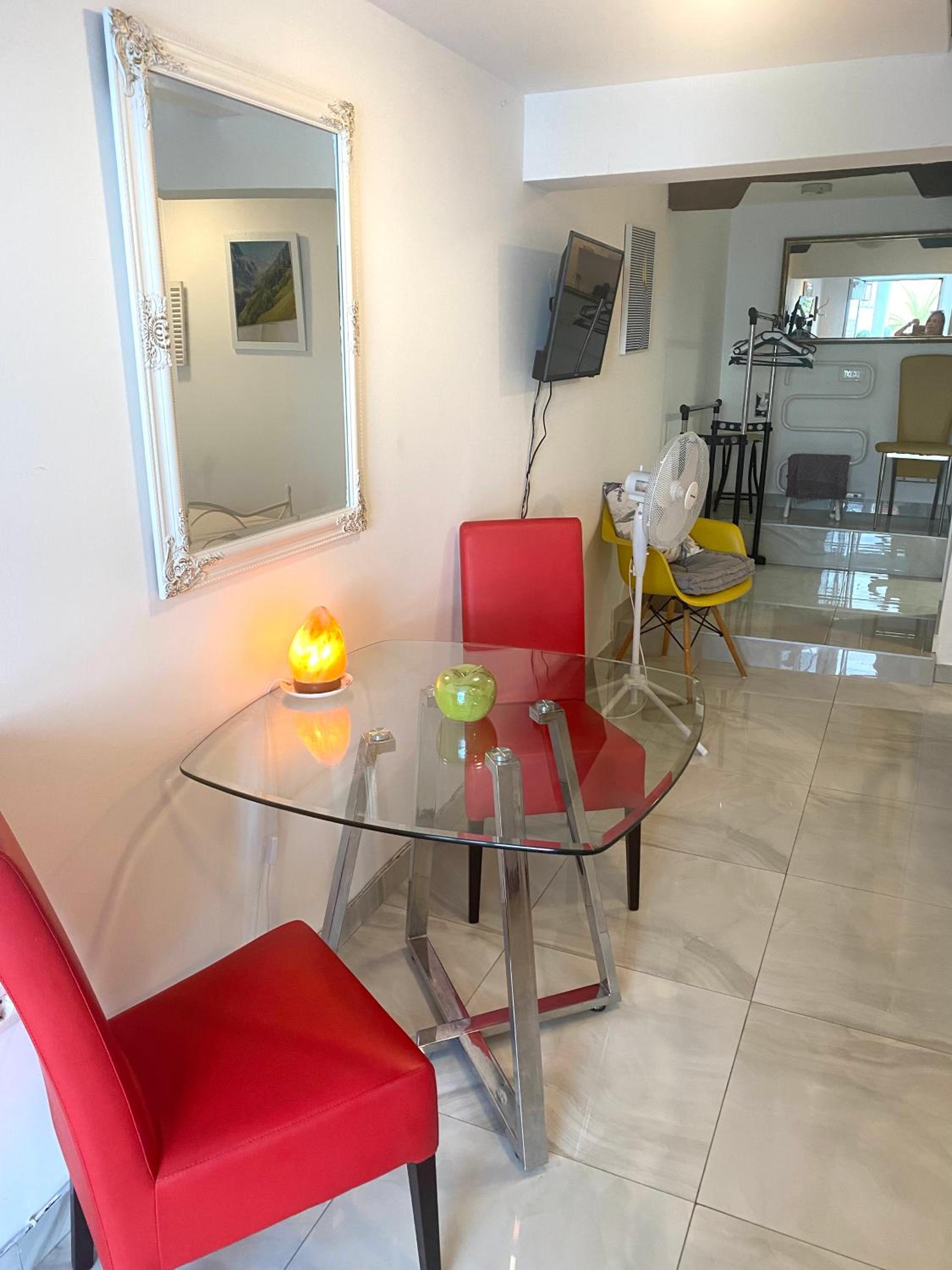 Studio Apartment Oscar view 4