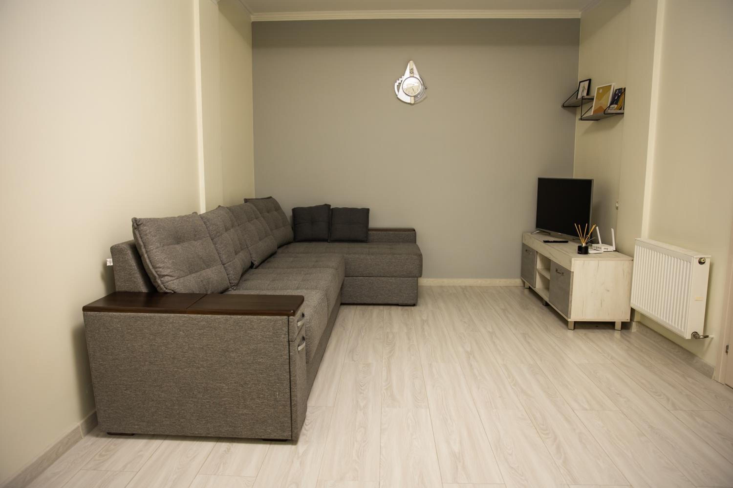 Photo 8