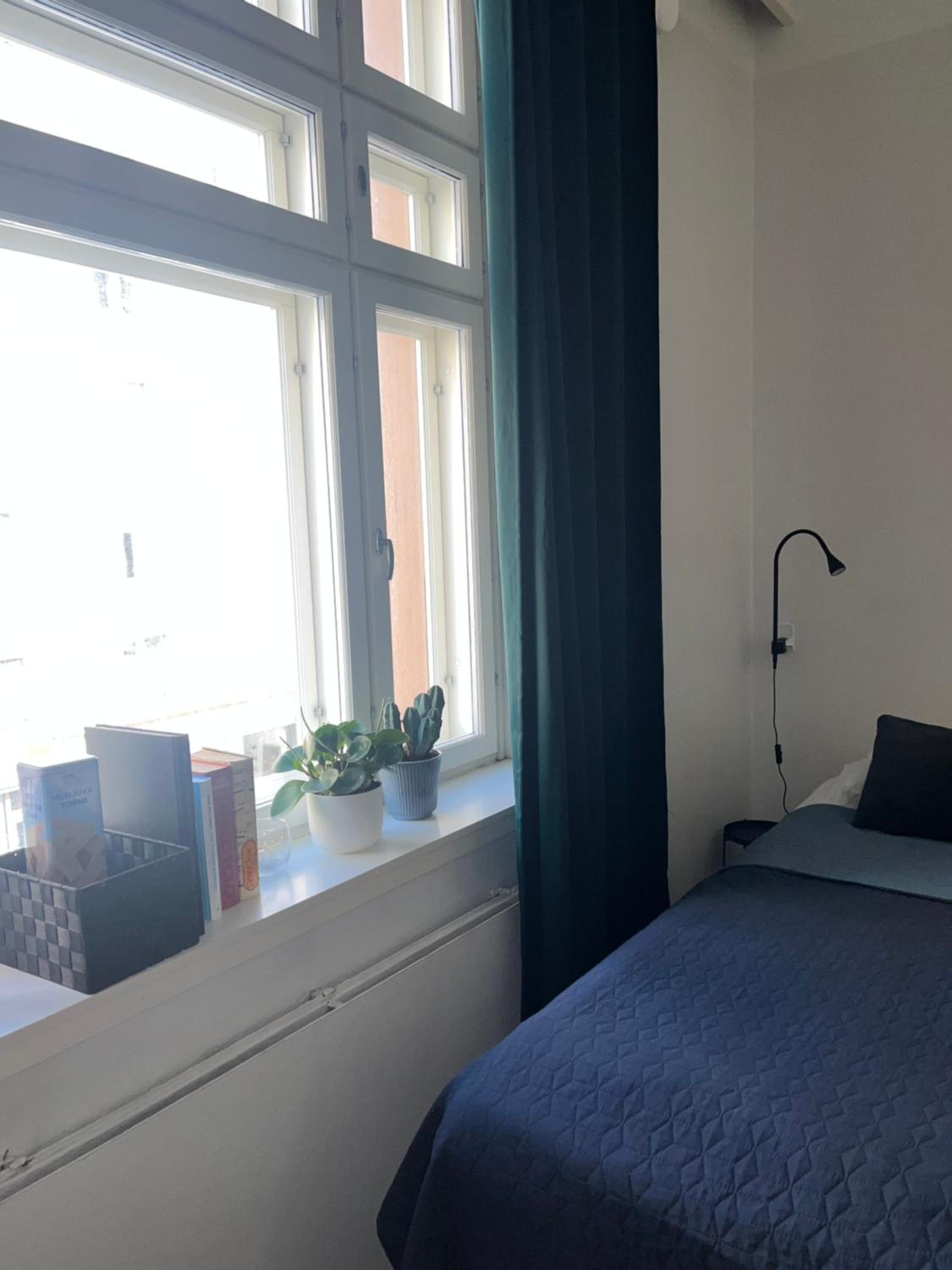 Cozy Kallio Studio, Eat, Explore, Commute Easy