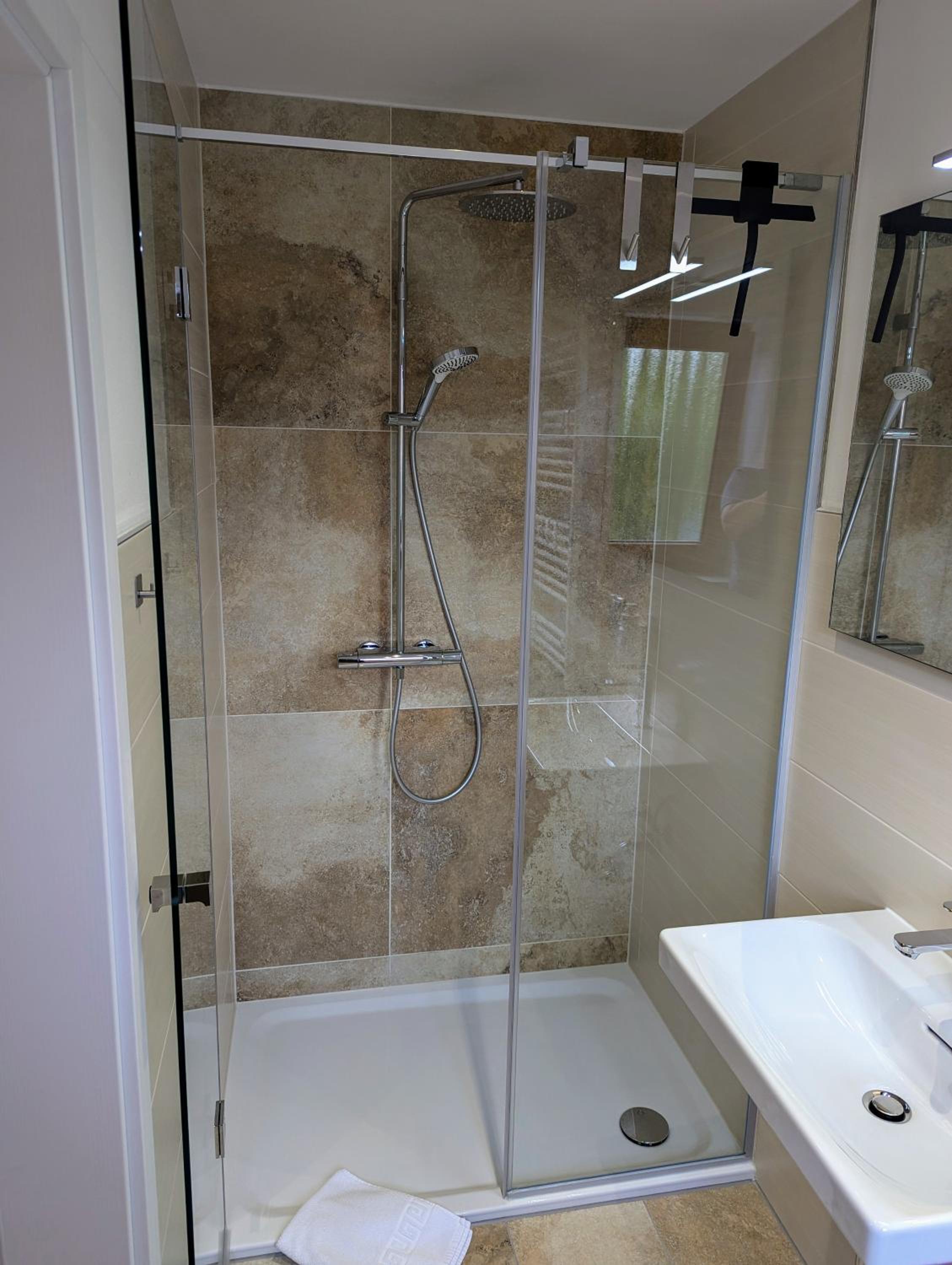 Gästehaus Philipp im Herzen des Fichtelgebirges - 5 Ferienwohnungen, großes Grundstück, Wald und Wiese, Wohnung mit privater Sauna, kostenfreie Parkplätze,