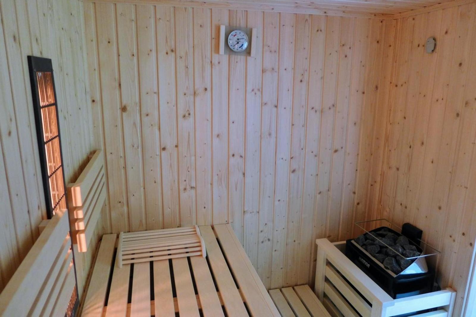 Gästehaus Philipp im Herzen des Fichtelgebirges - 5 Ferienwohnungen, großes Grundstück, Wald und Wiese, Wohnung mit privater Sauna, kostenfreie Parkplätze,