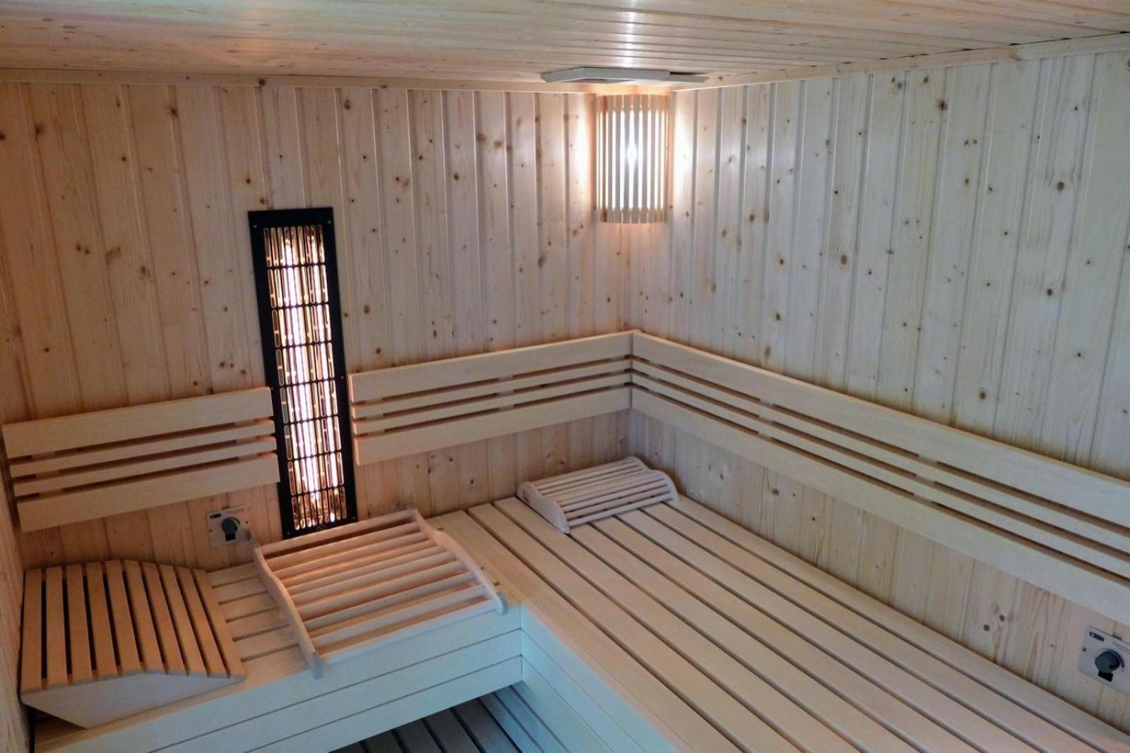 Gästehaus Philipp im Herzen des Fichtelgebirges - 5 Ferienwohnungen, großes Grundstück, Wald und Wiese, Wohnung mit privater Sauna, kostenfreie Parkplätze,