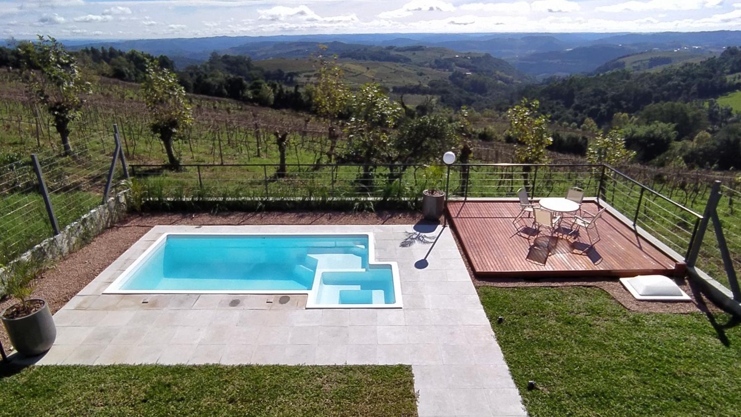 Casa 2 suítes, ofurô, piscina no Vale dos Vinhedos