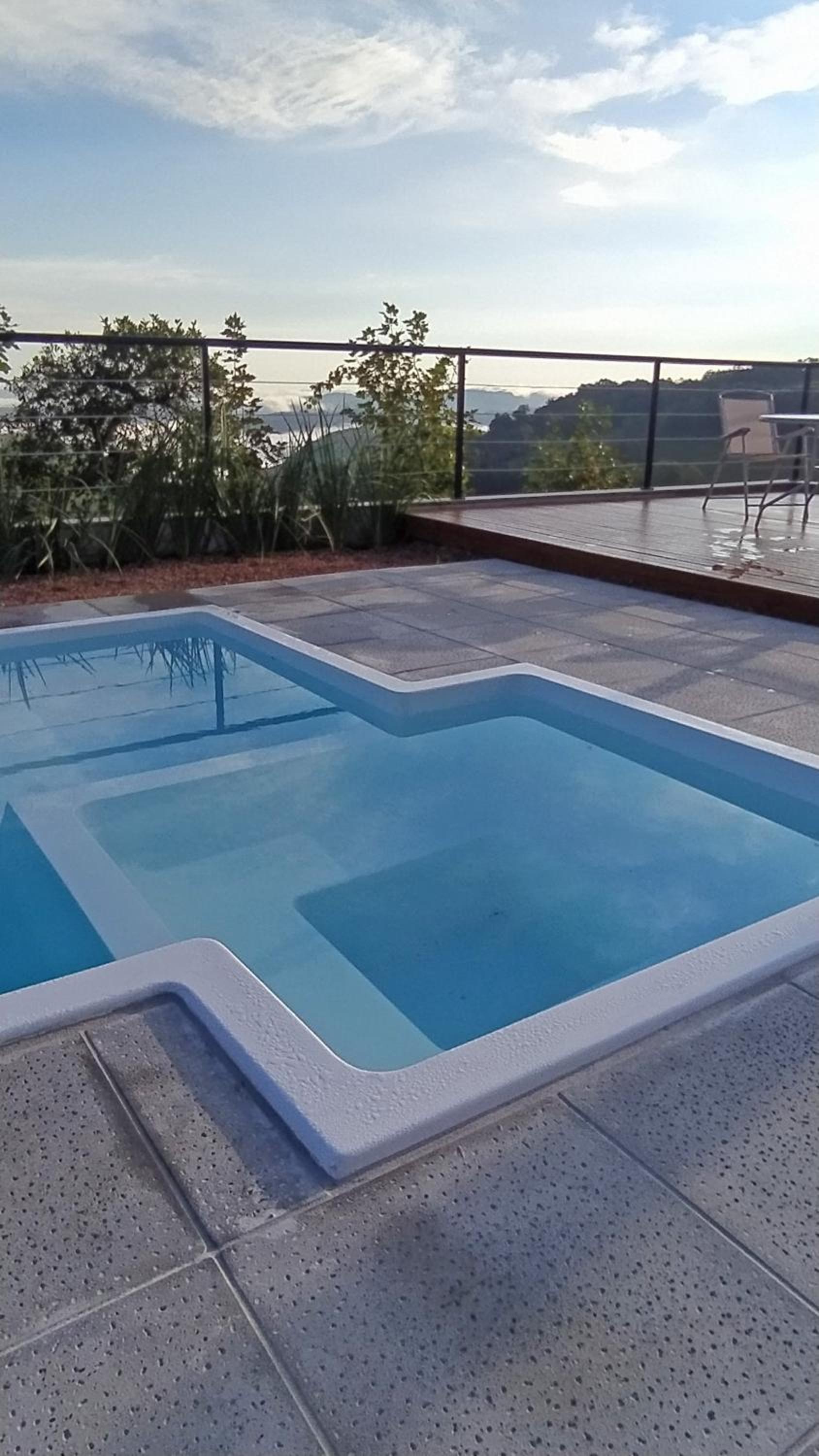 Casa 2 suítes, ofurô, piscina no Vale dos Vinhedos