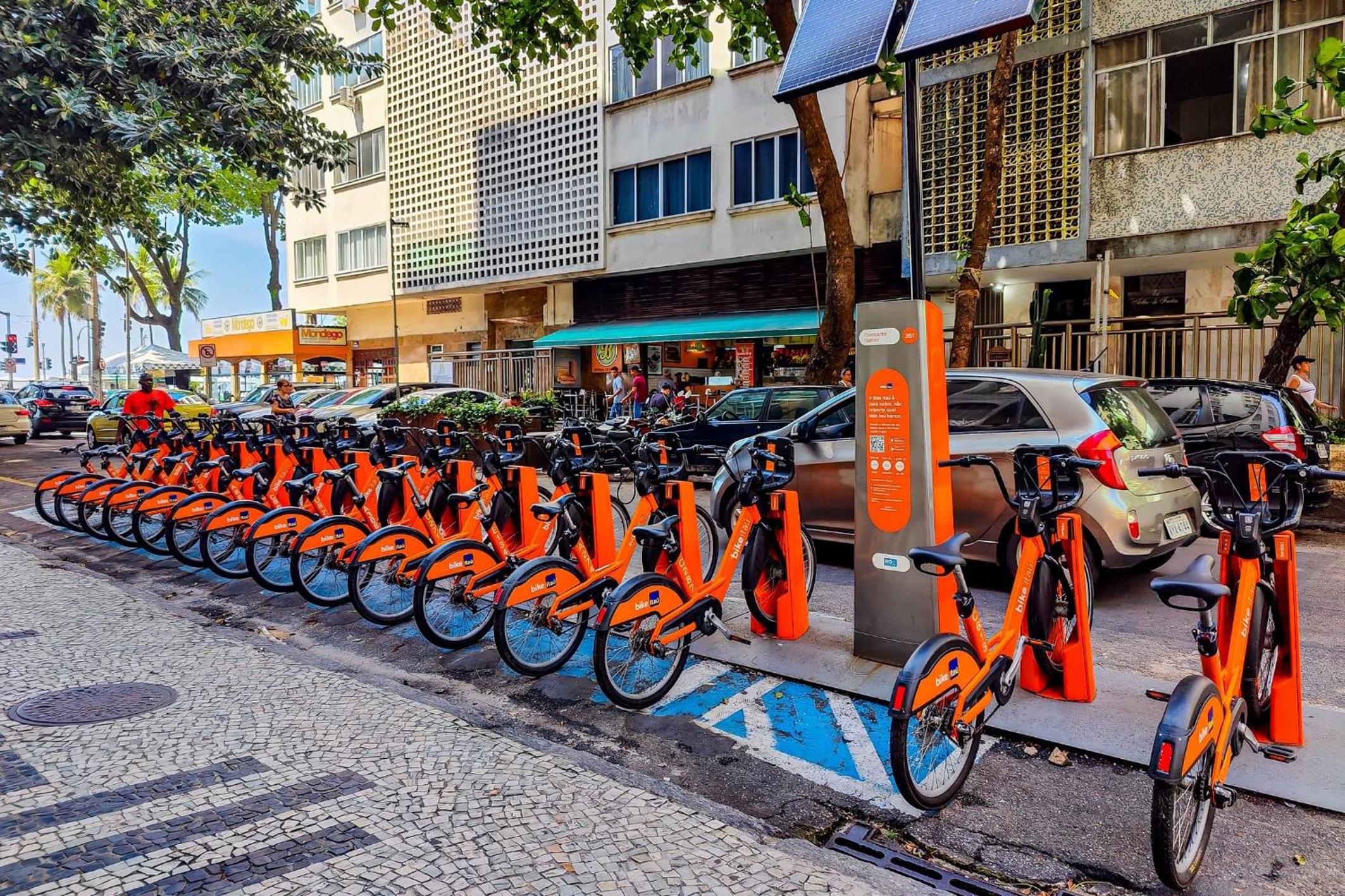Copacabana: Cozy Stay Near Metro | Sleeps 4