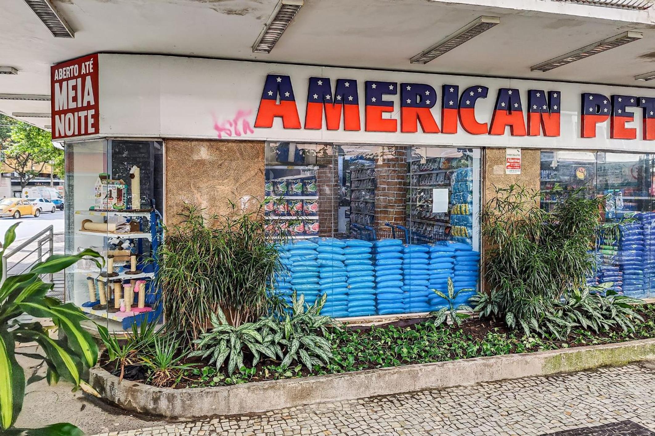 Copacabana: Cozy Stay Near Metro | Sleeps 4