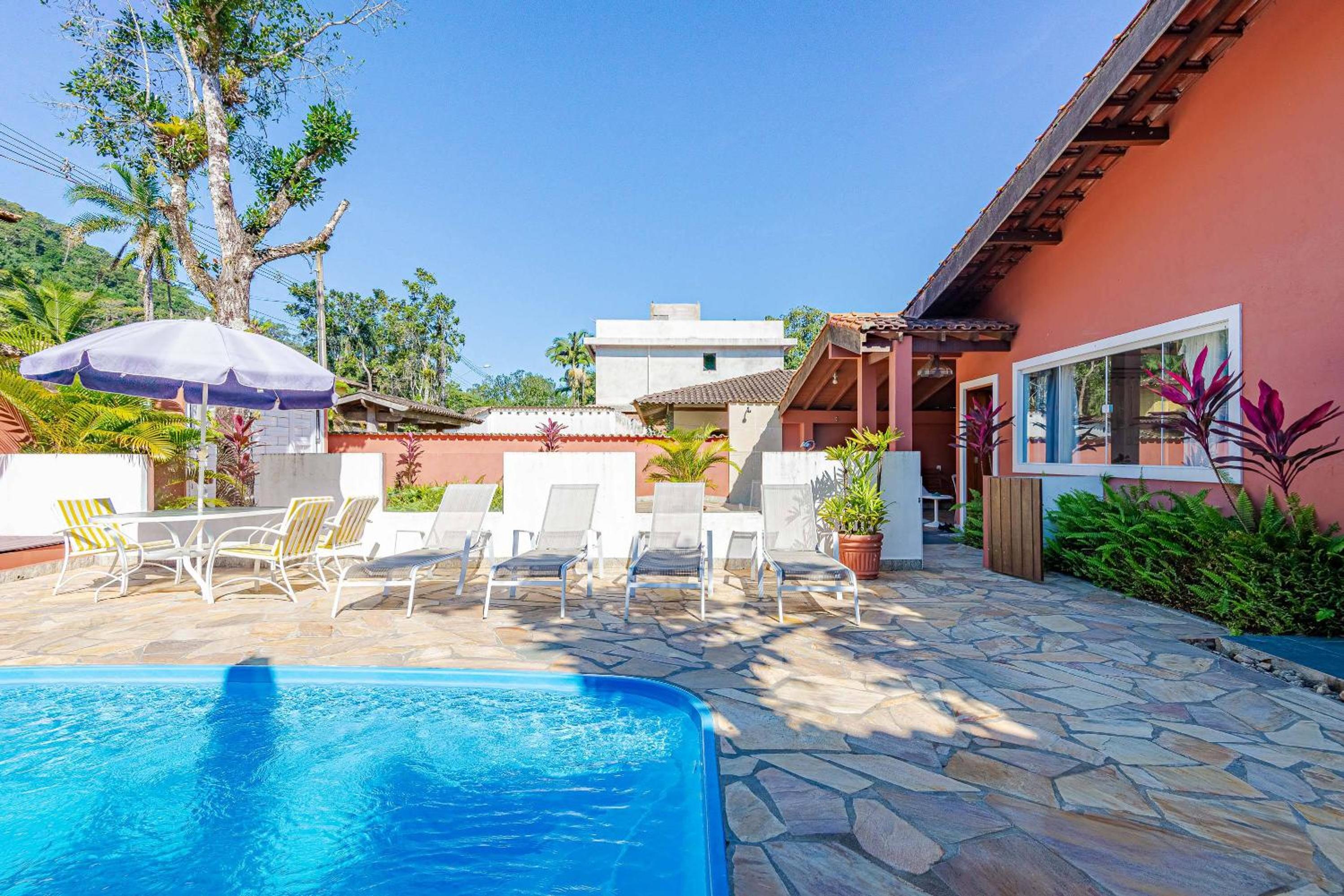 4 dorm com piscina a 350 m de Camburizinho