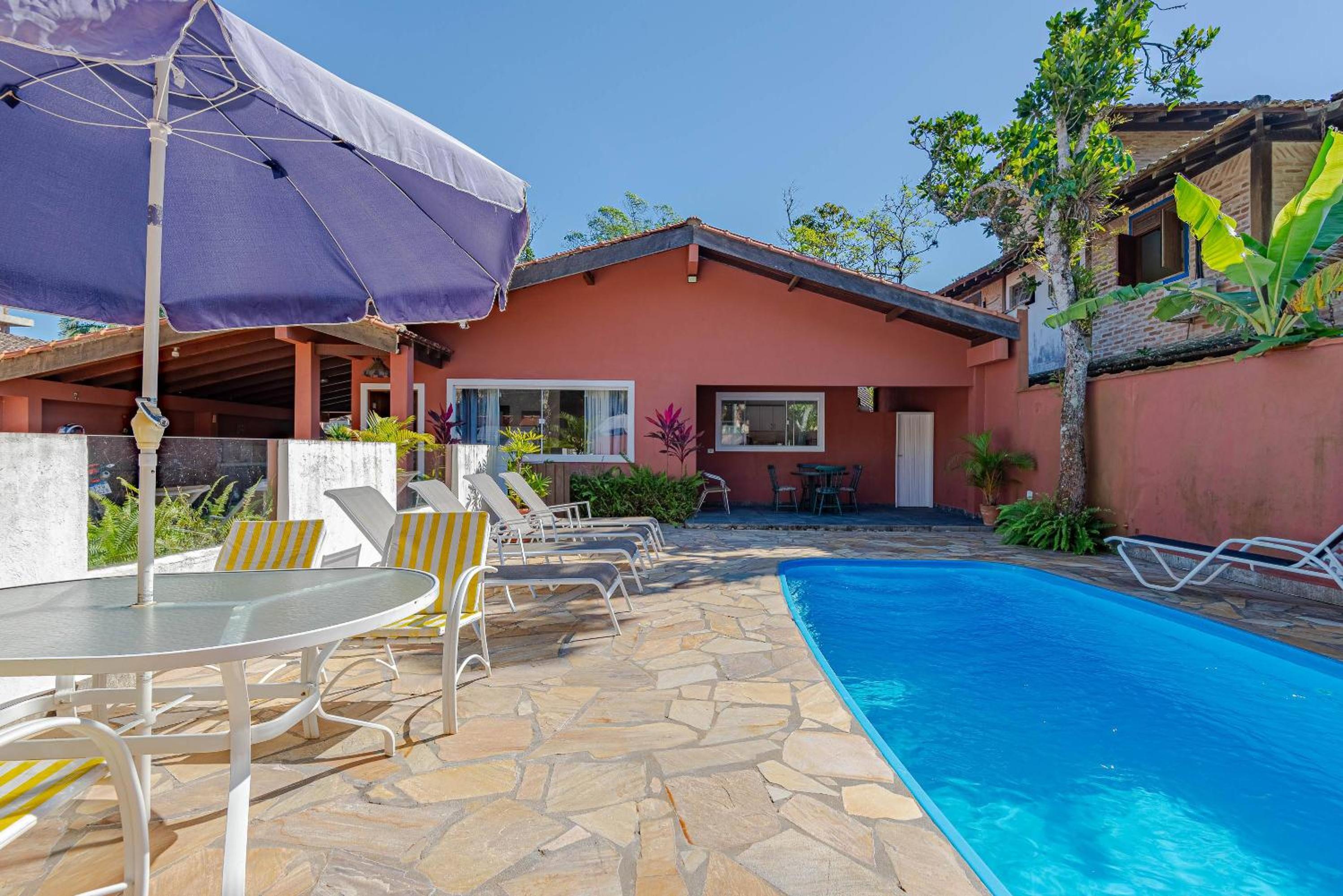 4 dorm com piscina a 350 m de Camburizinho