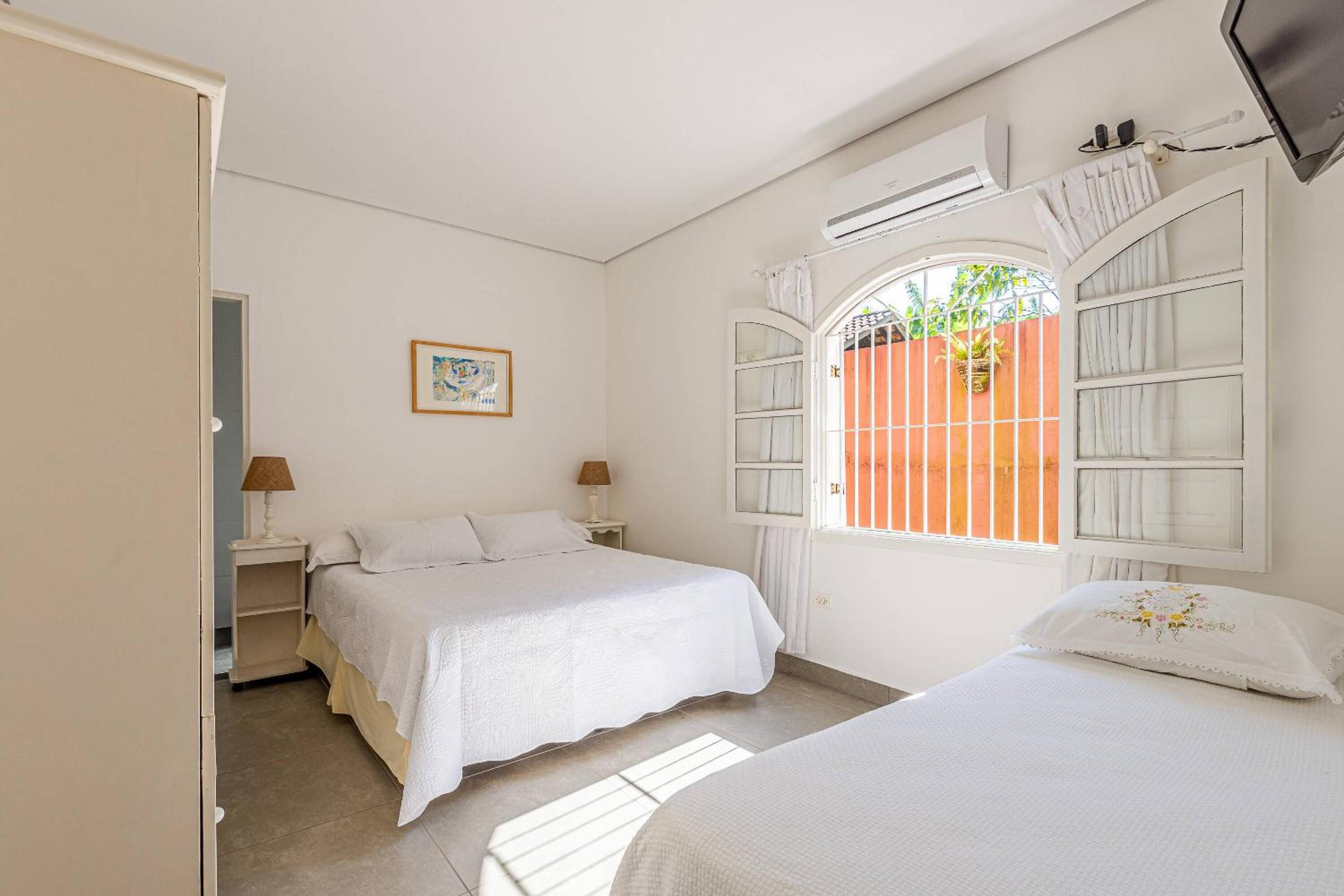 4 dorm com piscina a 350 m de Camburizinho