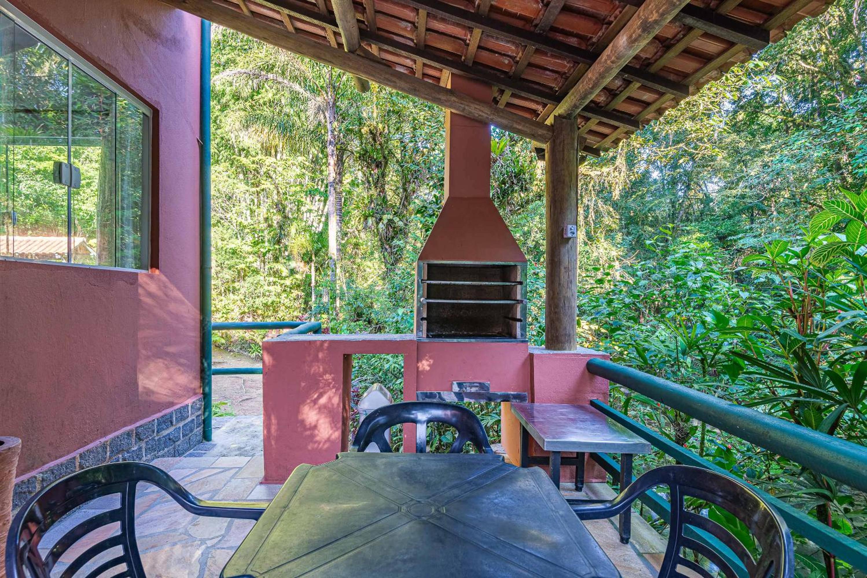 Camburi 5 quartos com piscina natural