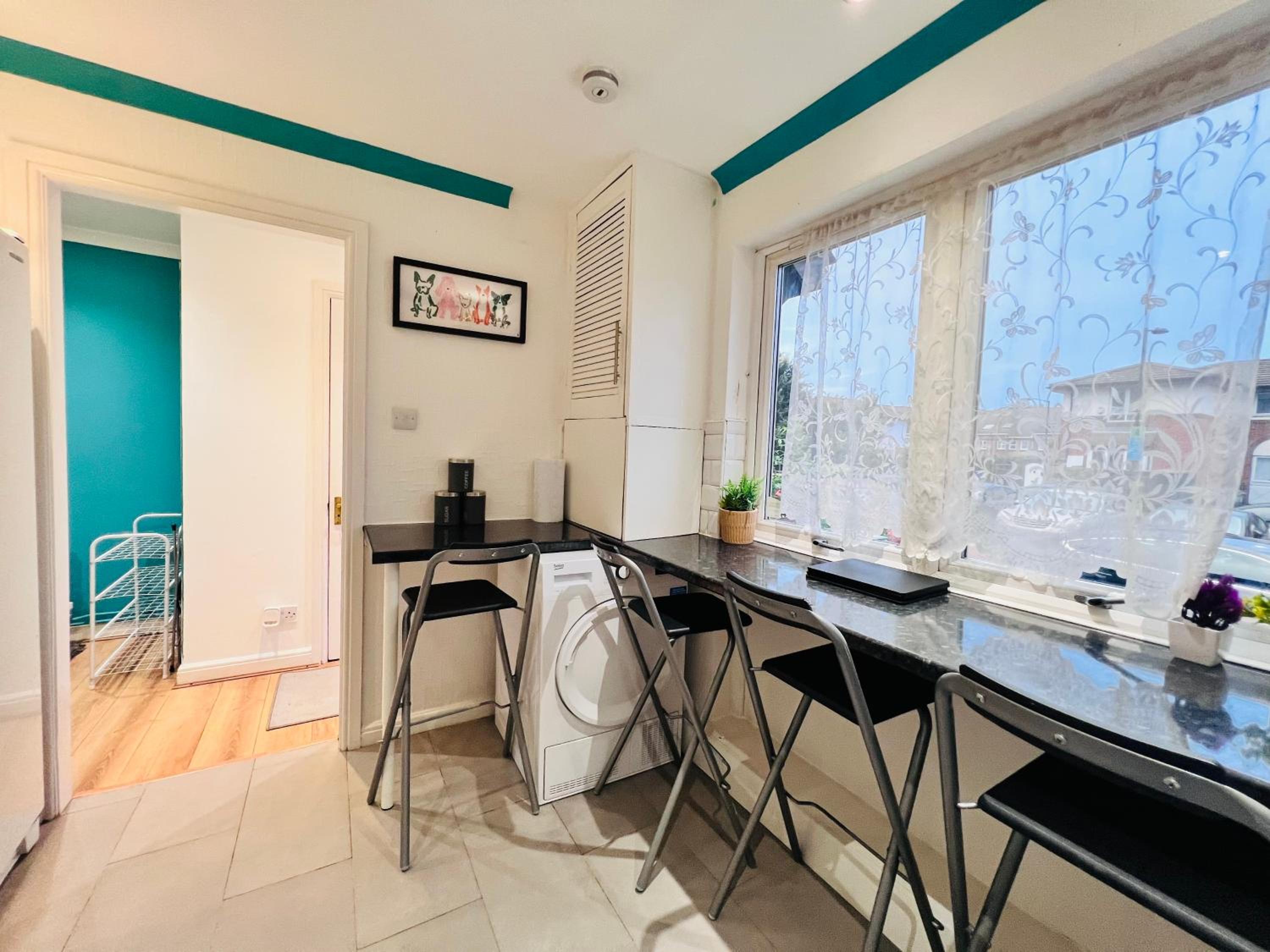 Lovely 4BR house in the city with Parking