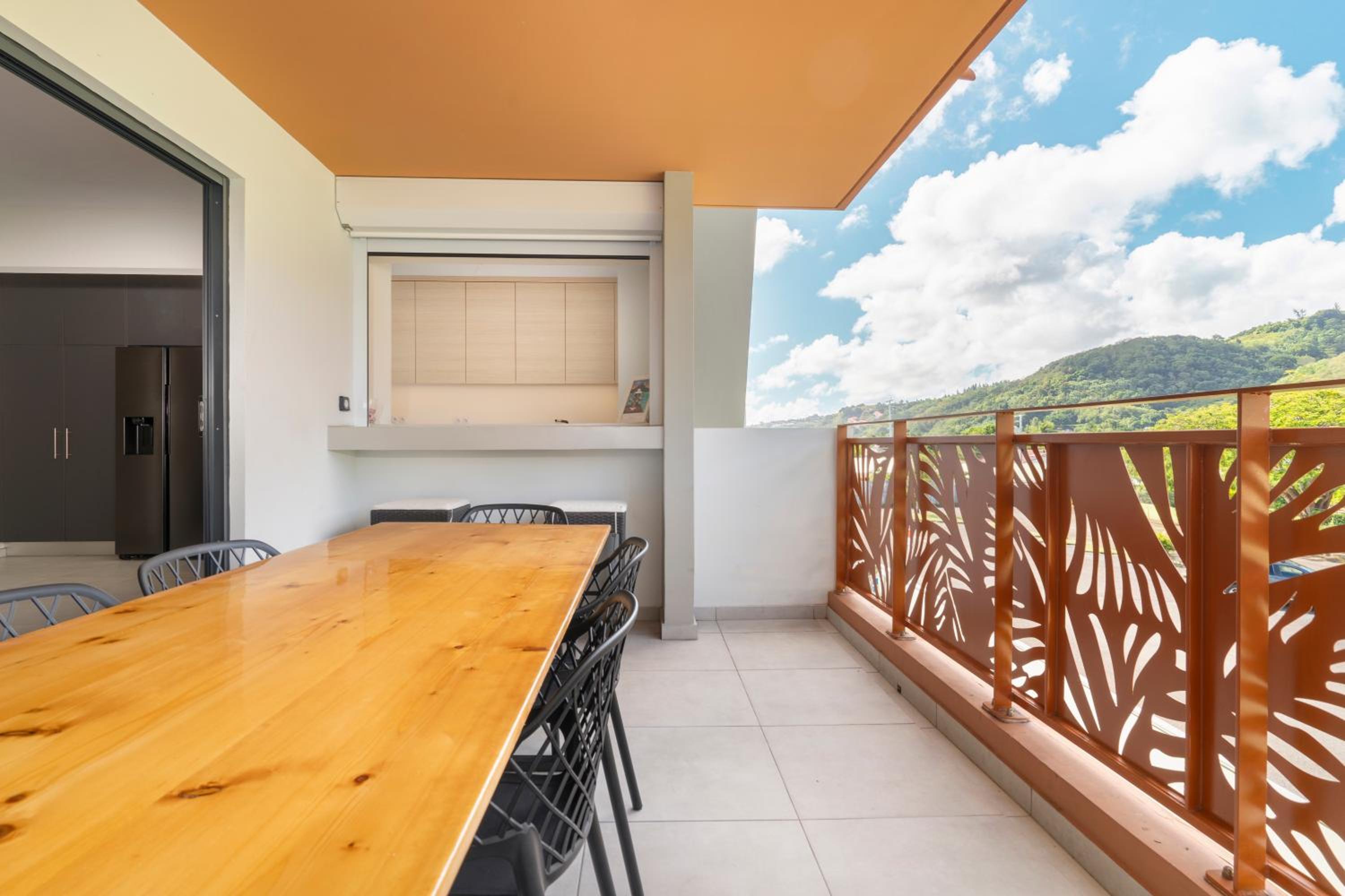 Modern 3 bedrooms apt in Punaauia with parking view 5