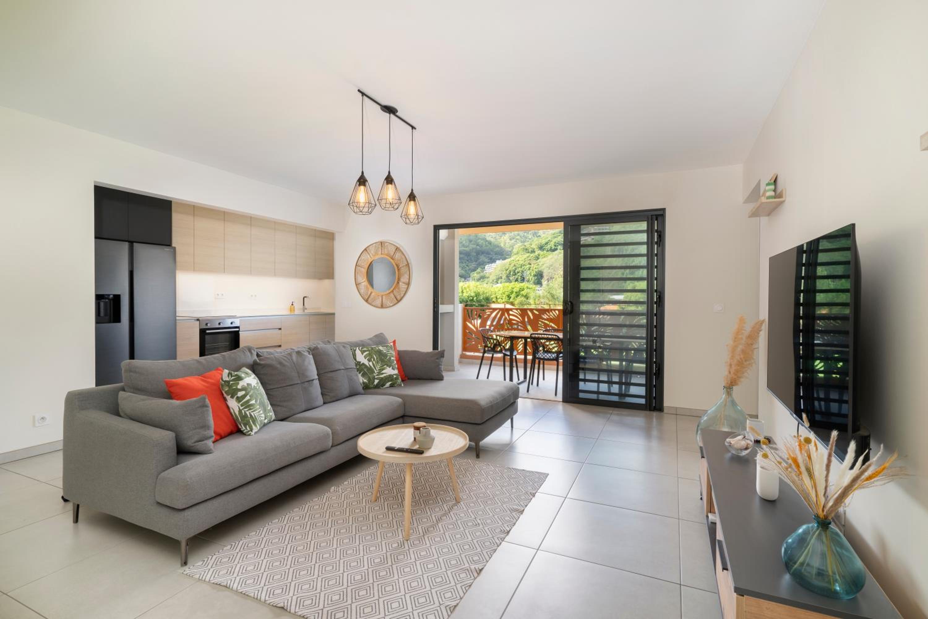 Modern 3 bedrooms apt in Punaauia with parking view 2