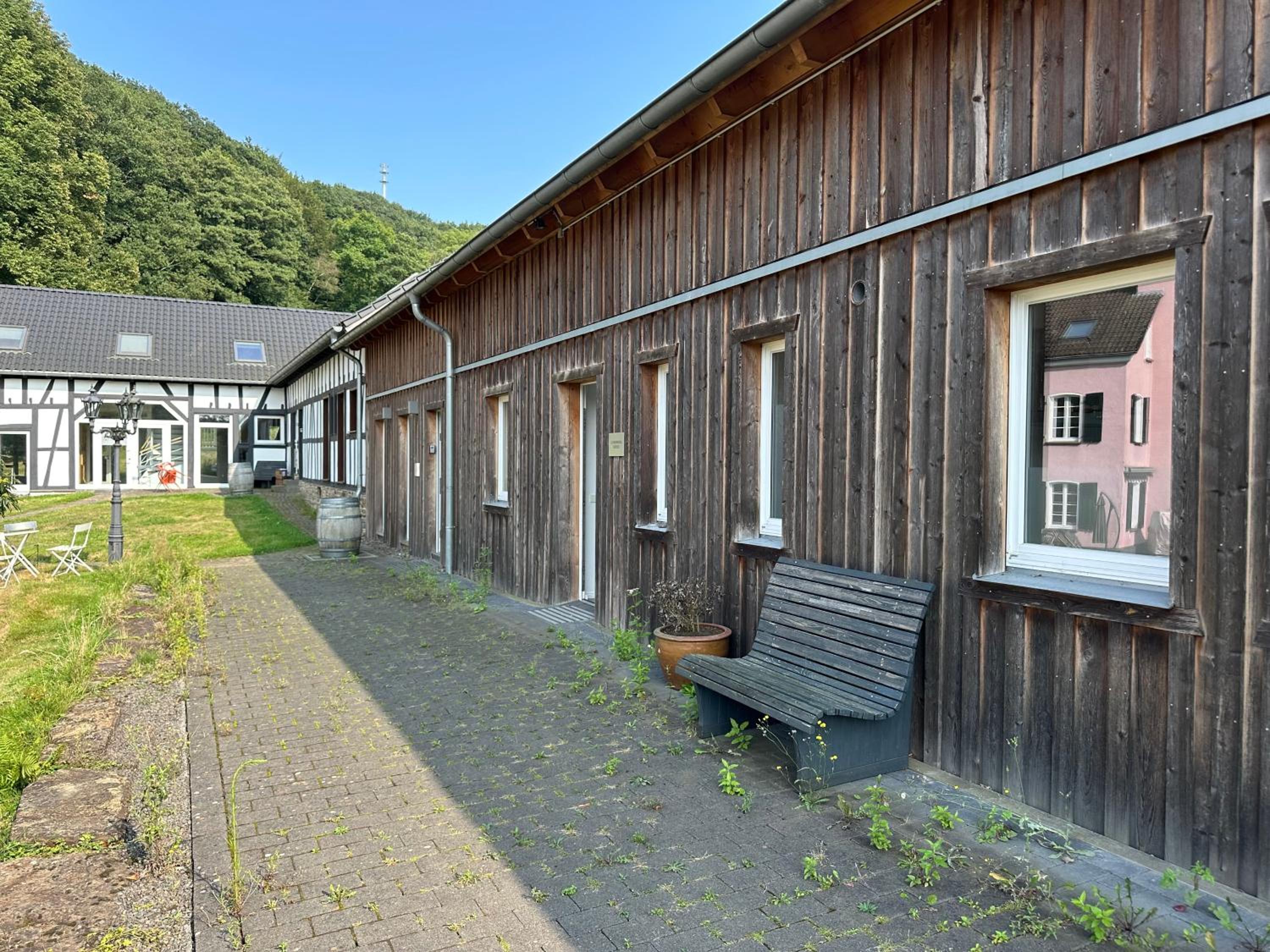 Ruhige Apartments mit guter Bahnanbindung und Küchennutzung