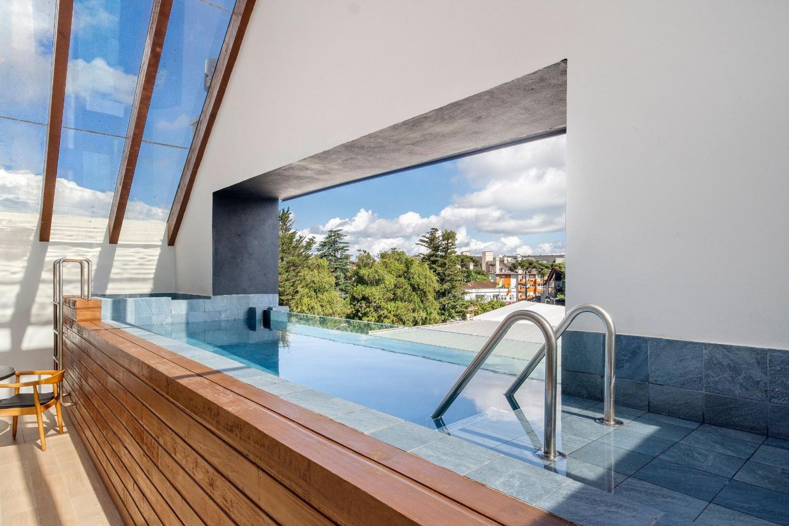 Welter You Piscina e Academia Centro by Achei
