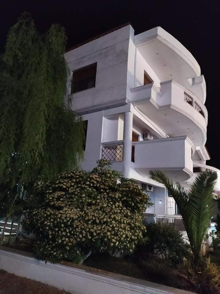 Apartmani Karalias