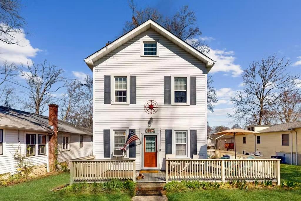 Charming Beach House Top Floor - Walk Everywhere