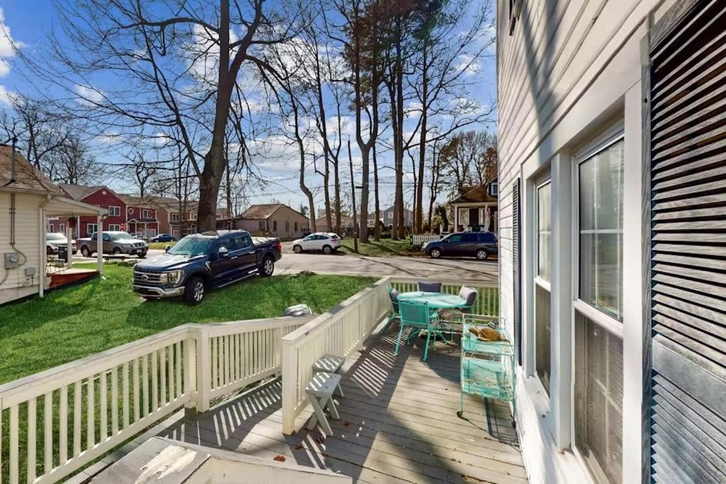 Charming Beach House Top Floor - Walk Everywhere
