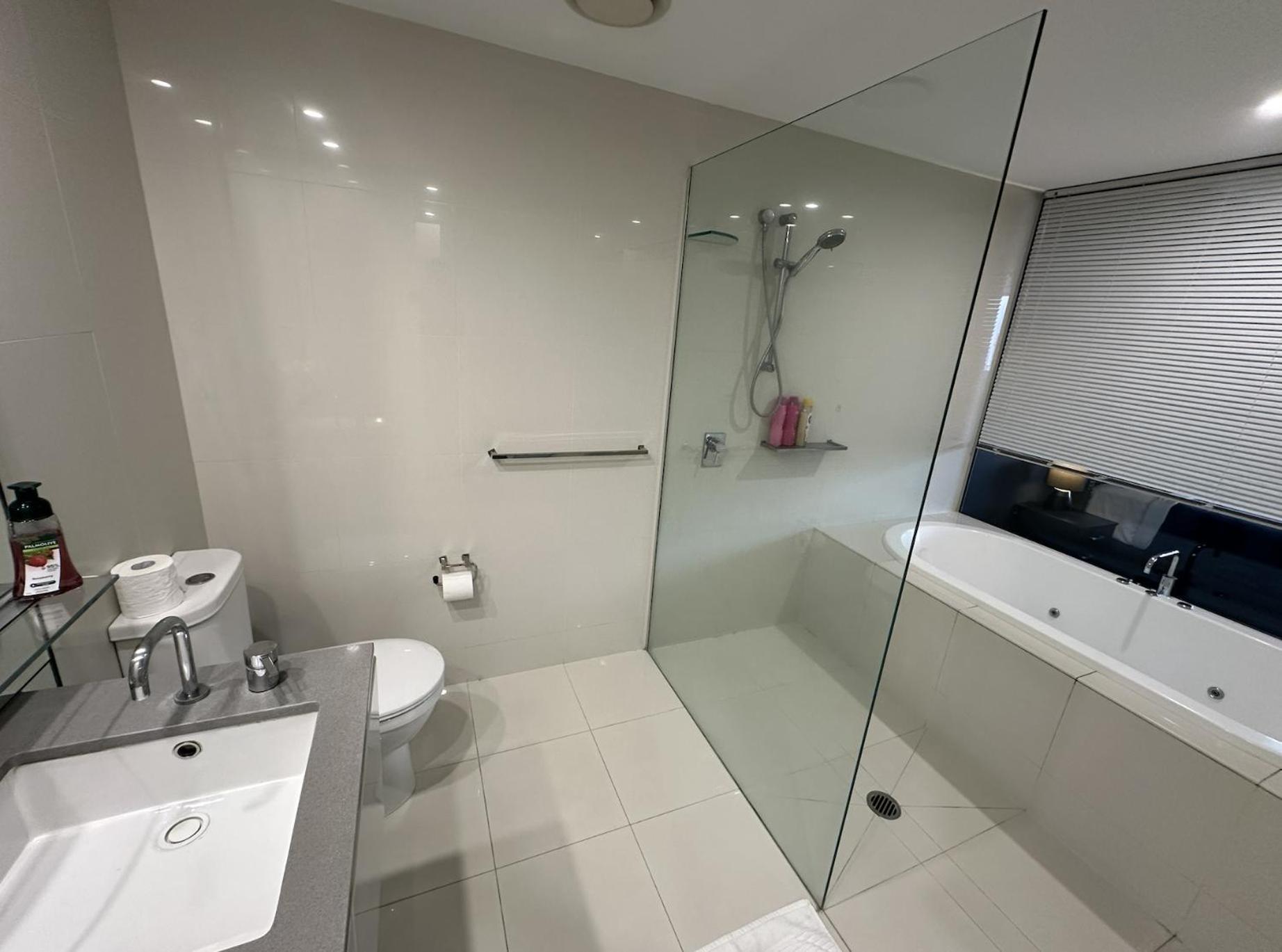 BeachView Surfers 2BD Apartment Lux