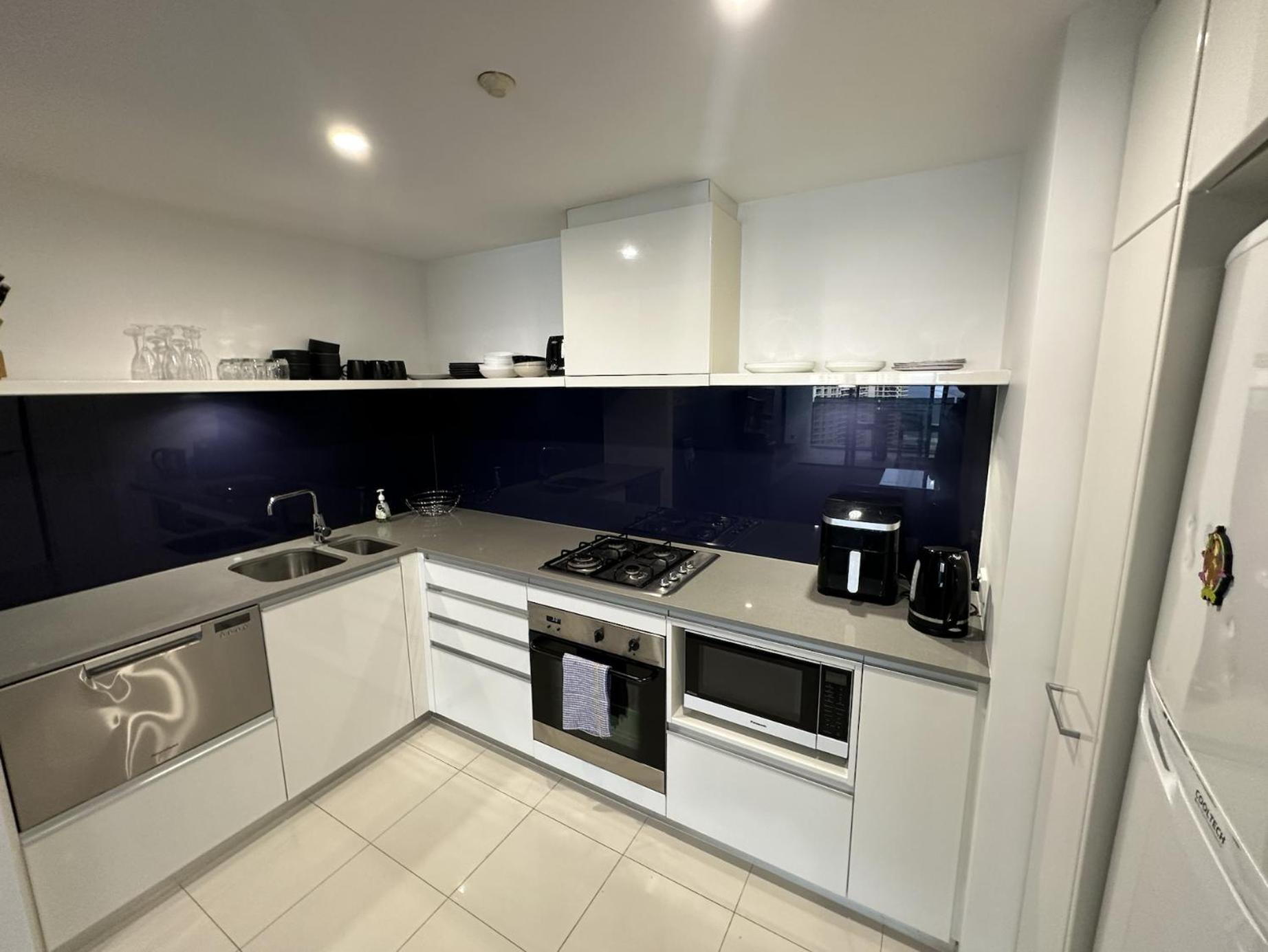BeachView Surfers 2BD Apartment Lux