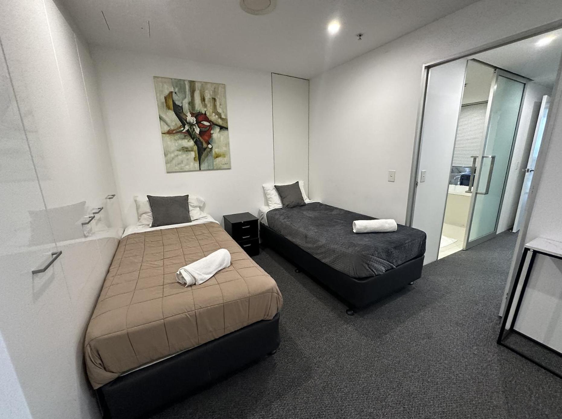BeachView Surfers 2BD Apartment Lux