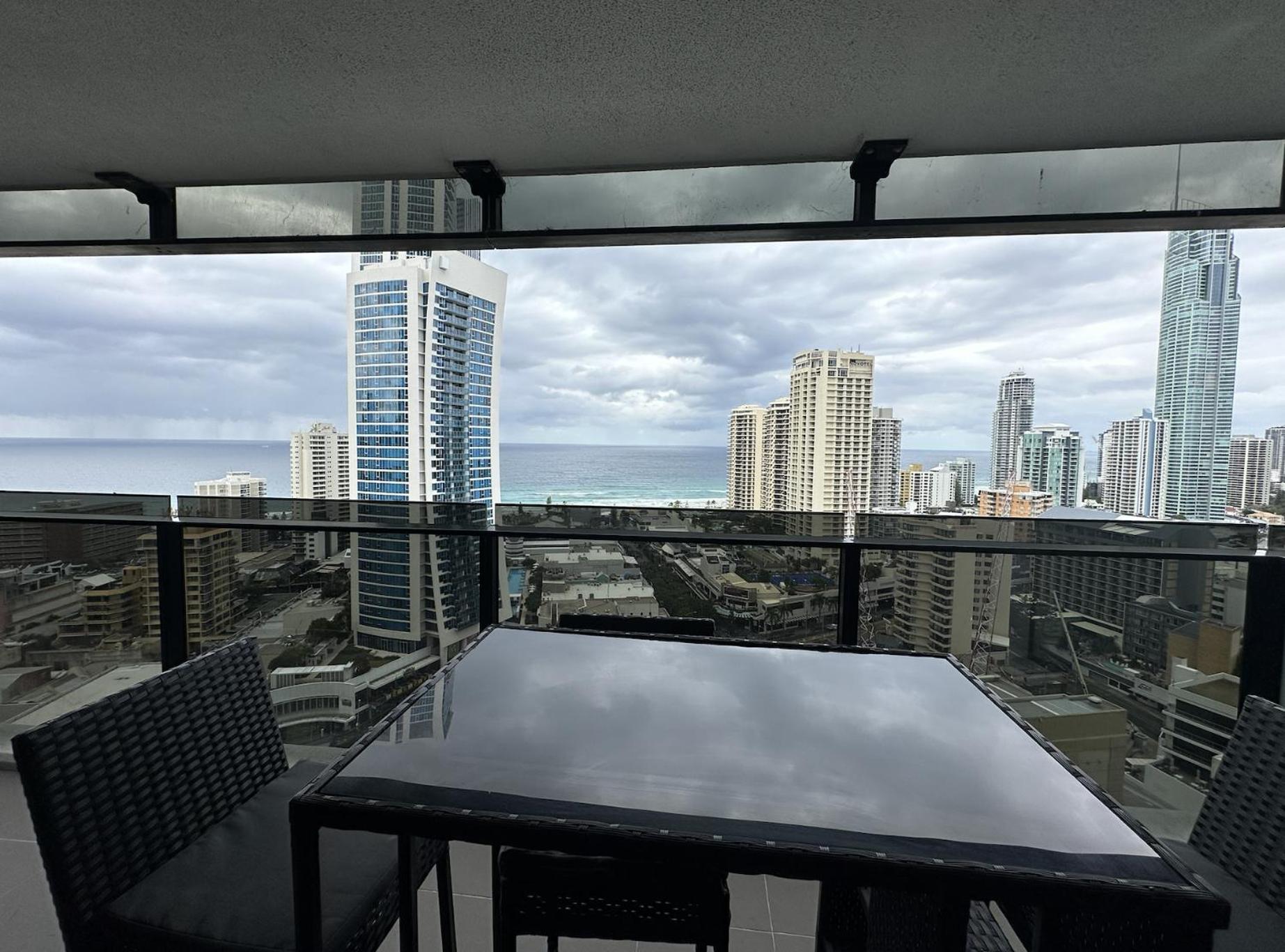 BeachView Surfers 2BD Apartment Lux