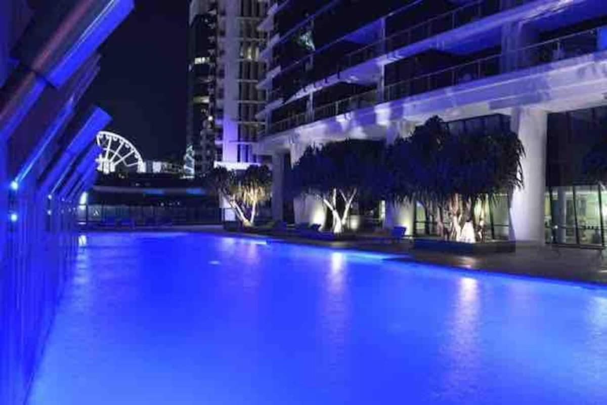 BeachView Surfers 2BD Apartment Lux