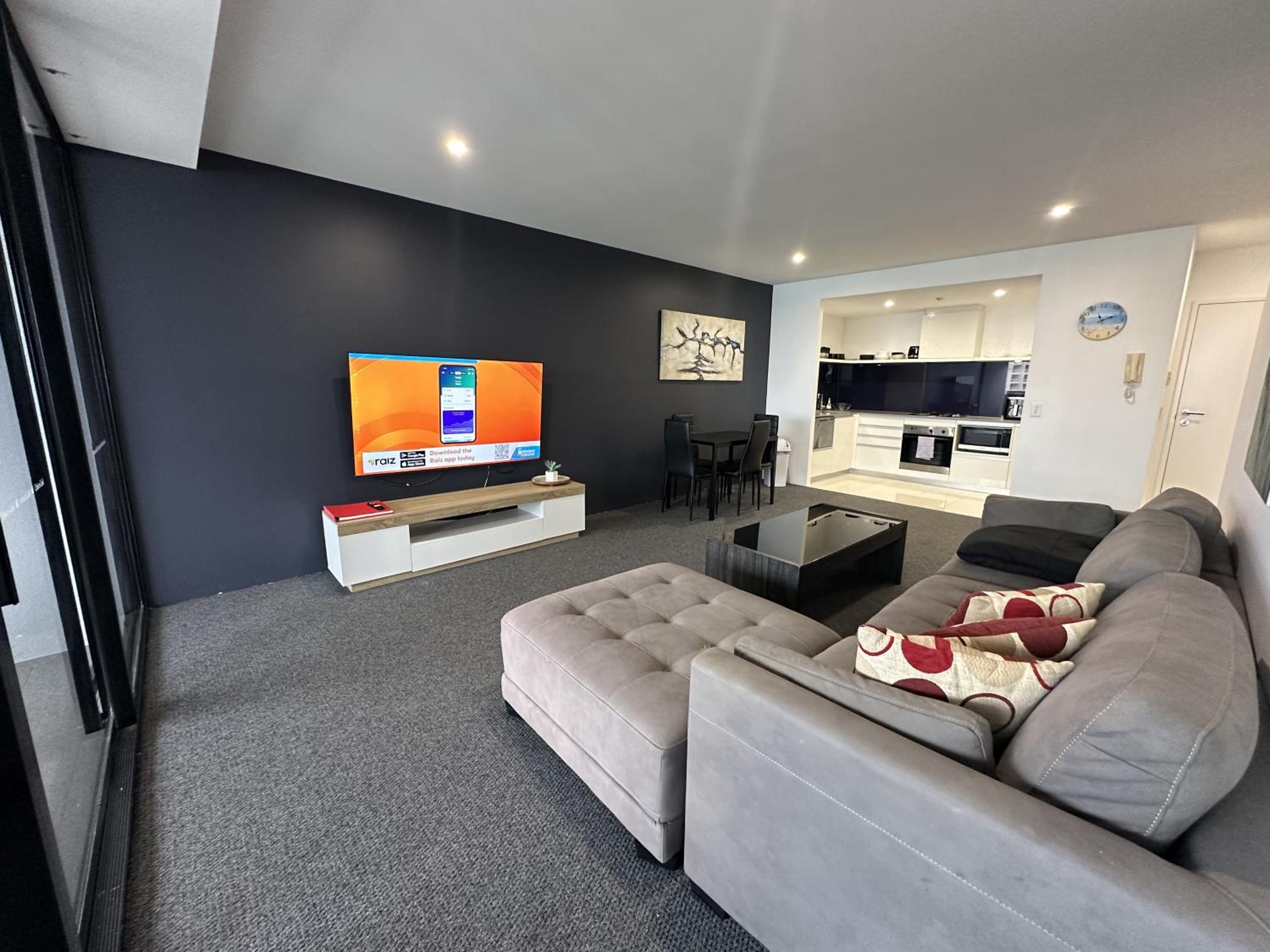 BeachView Surfers 2BD Apartment Lux