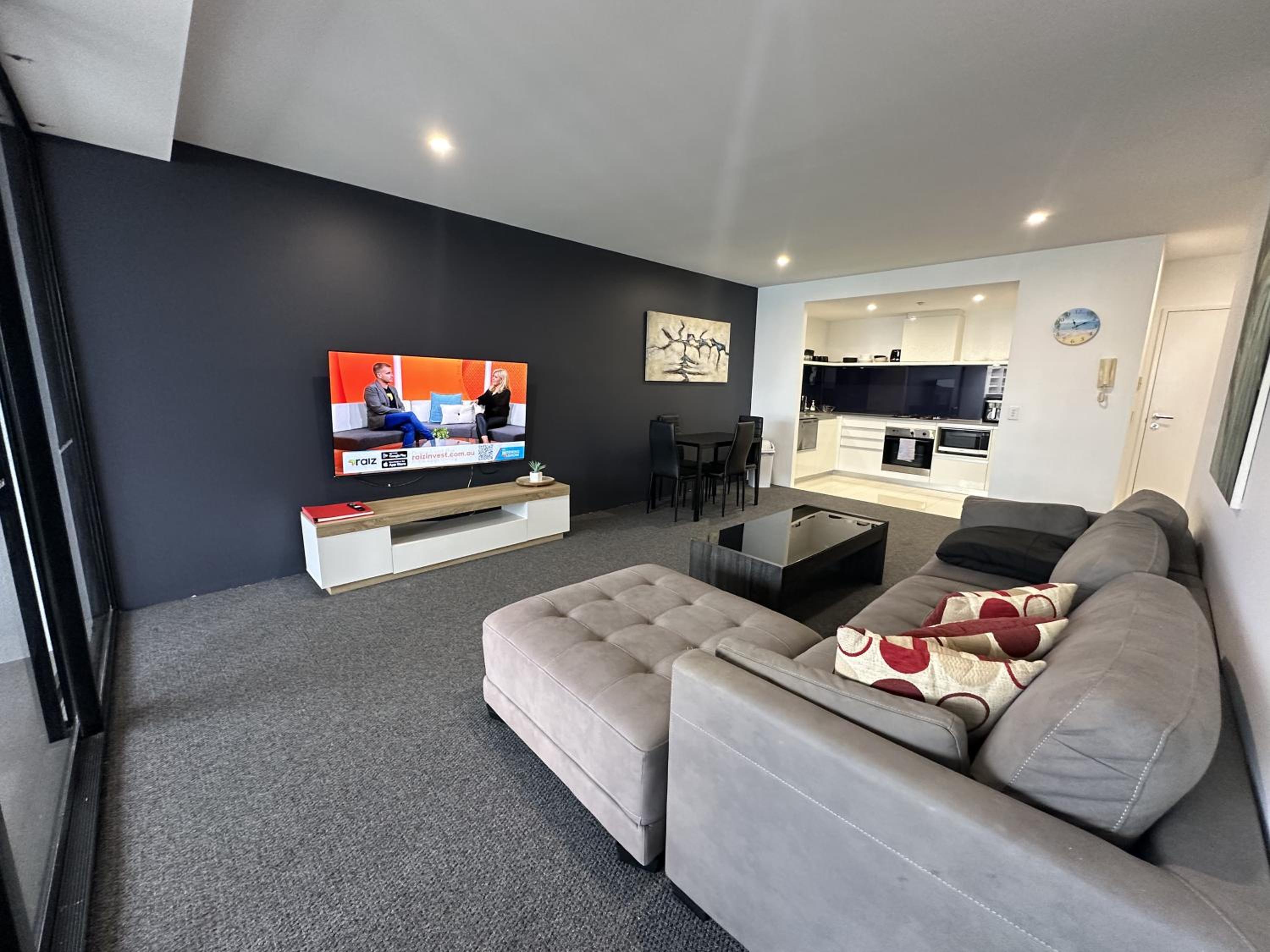 BeachView Surfers 2BD Apartment Lux