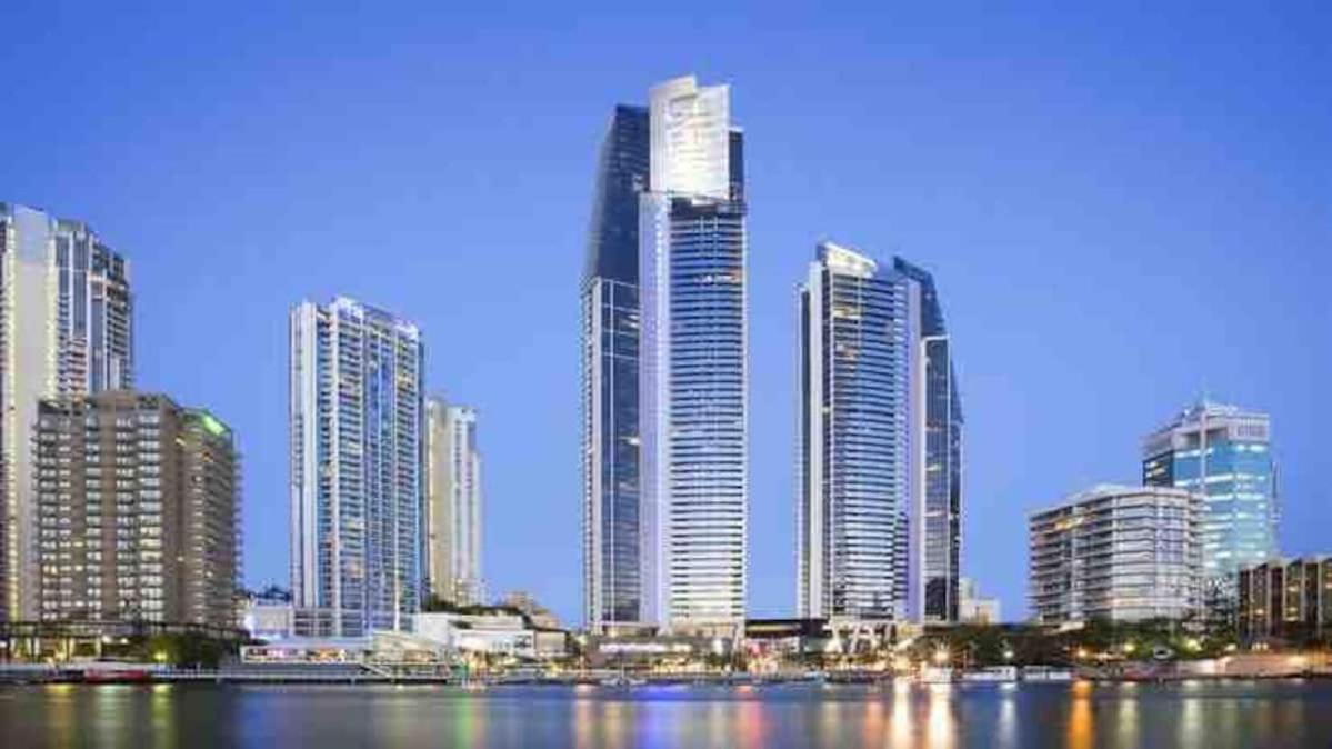 BeachView Surfers 2BD Apartment Lux