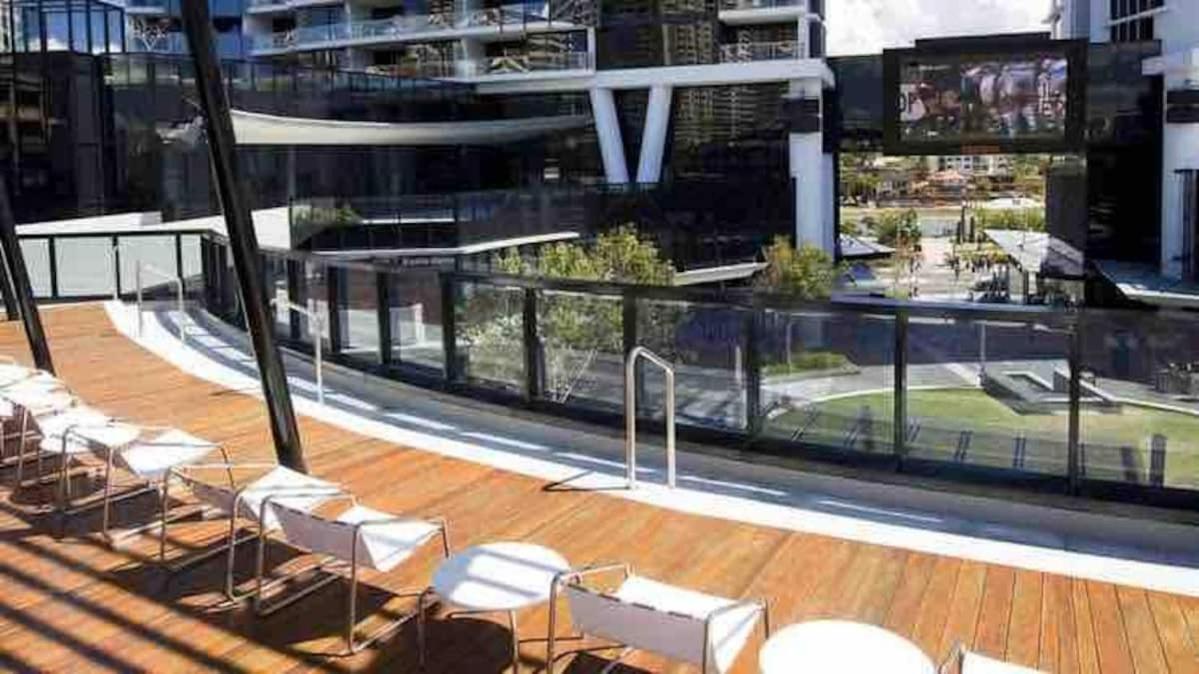 BeachView Surfers 2BD Apartment Lux