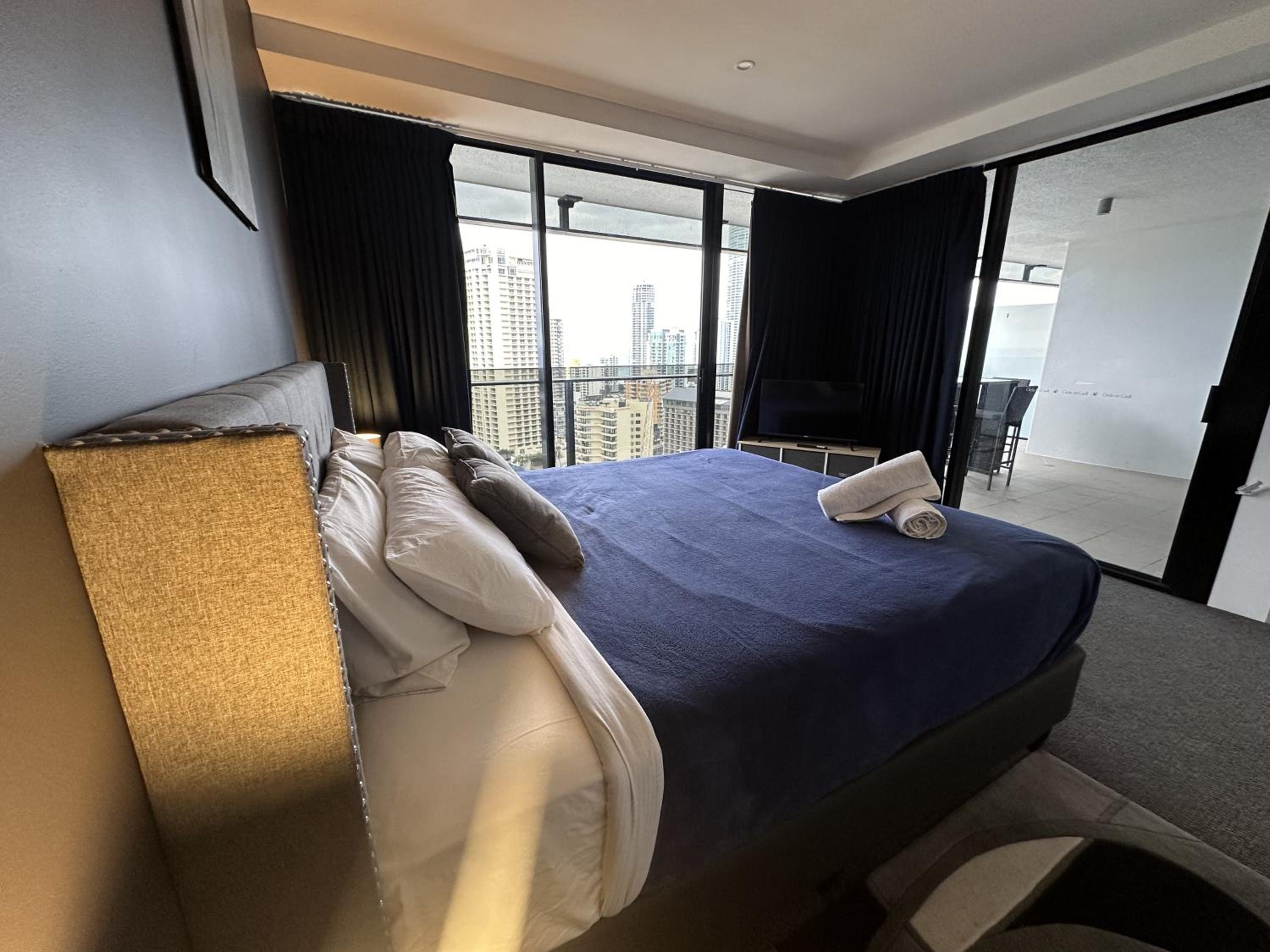 BeachView Surfers 2BD Apartment Lux