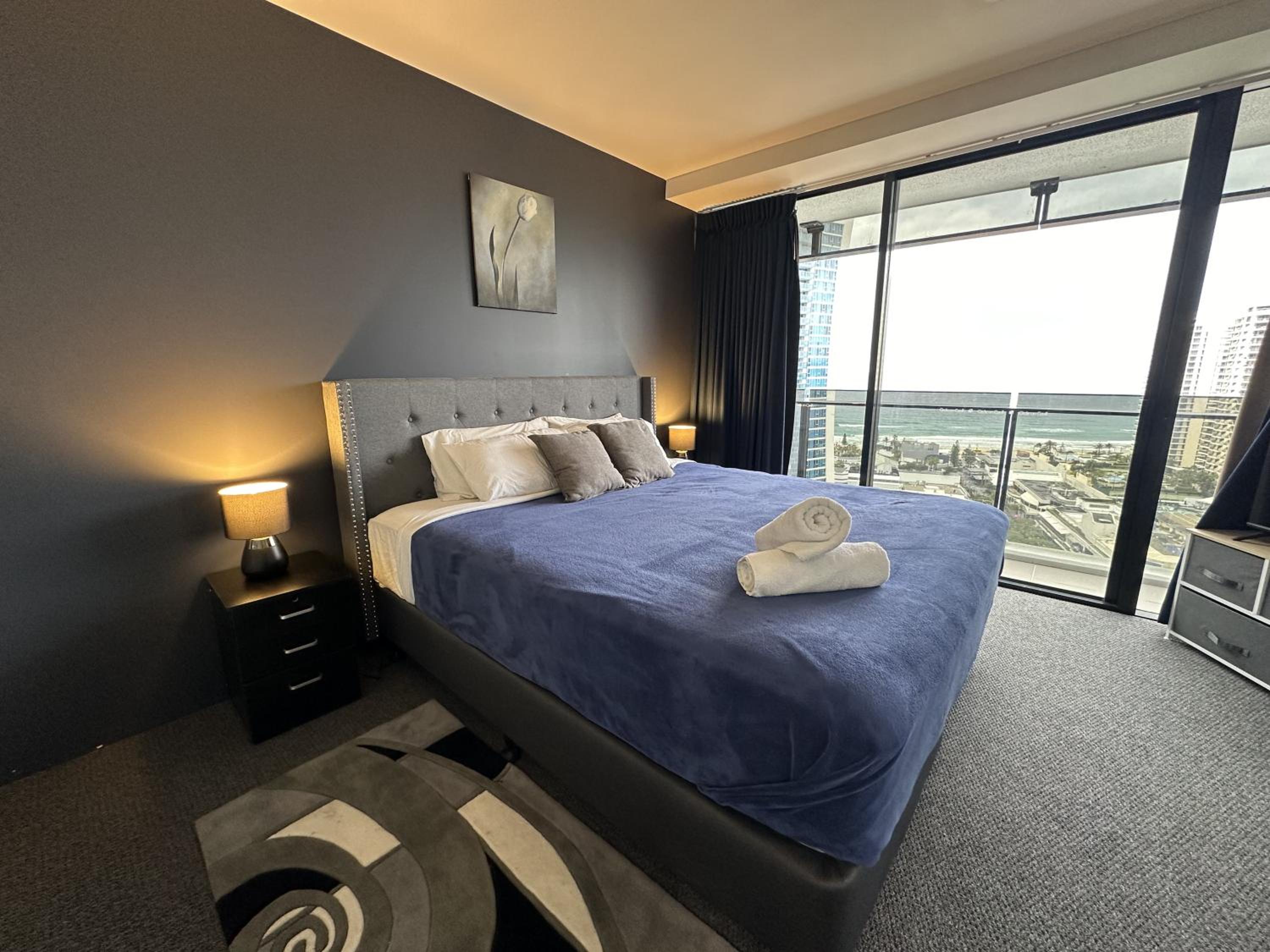 BeachView Surfers 2BD Apartment Lux