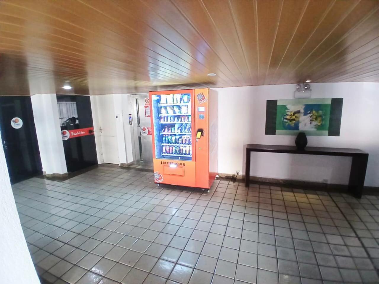 Praia Ponta Verde em frente ao Trópico Hotel com garagem, Wi-Fi, piscina- Apto208
